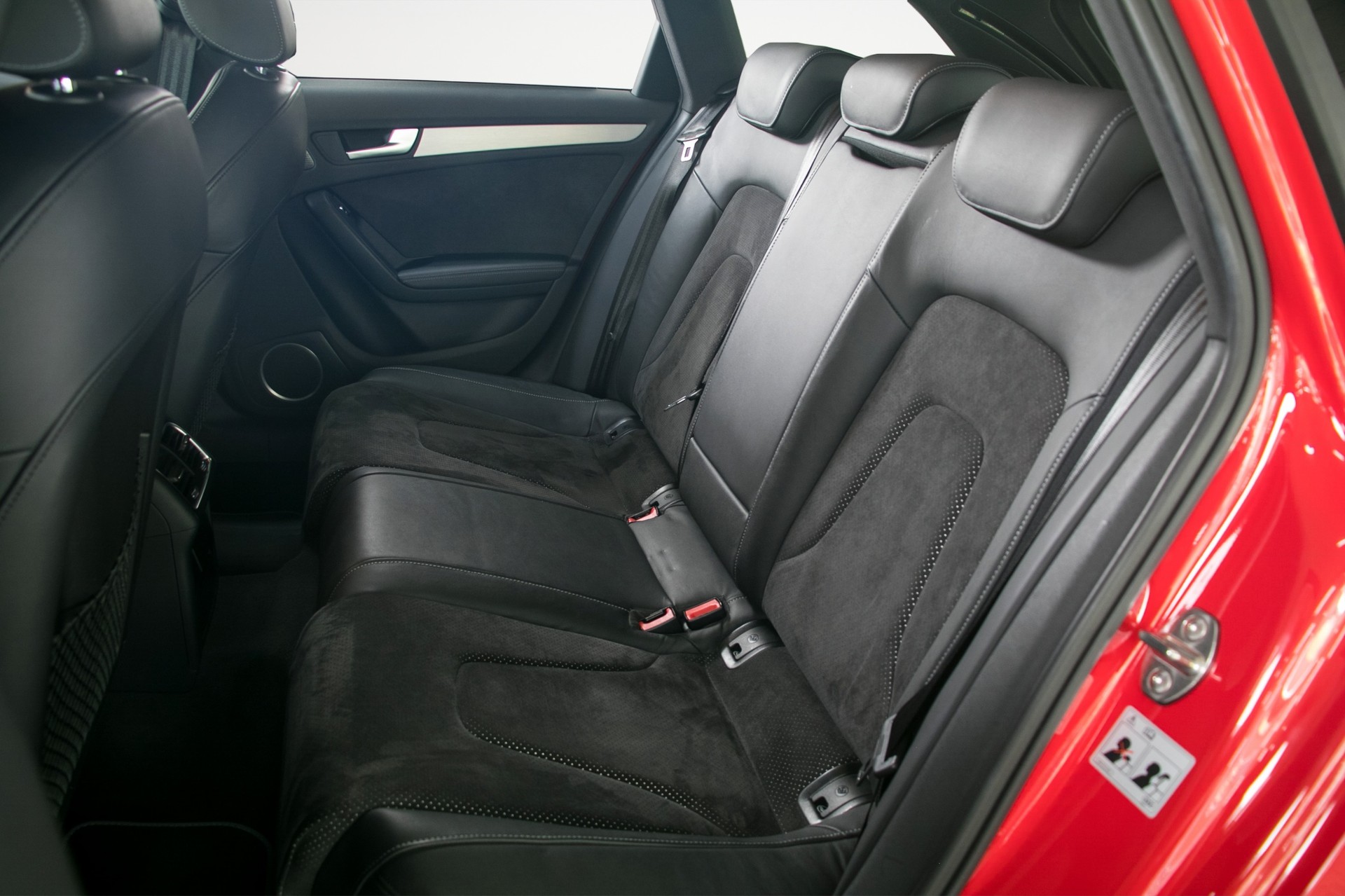 AUDI A4 Avant 2.0 TDI quattro S-tronic-image-13