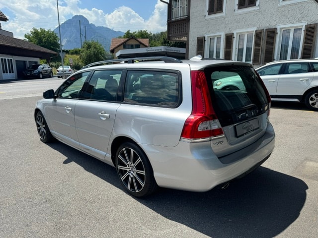 VOLVO V70 2.4 D4 AWD Dynamic Edition-image-4