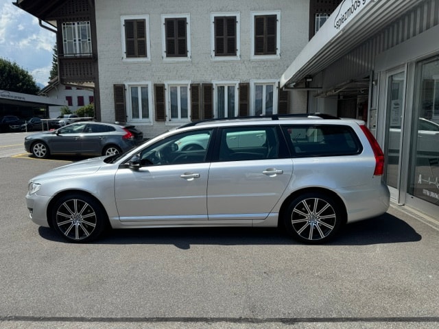VOLVO V70 2.4 D4 AWD Dynamic Edition-image-5