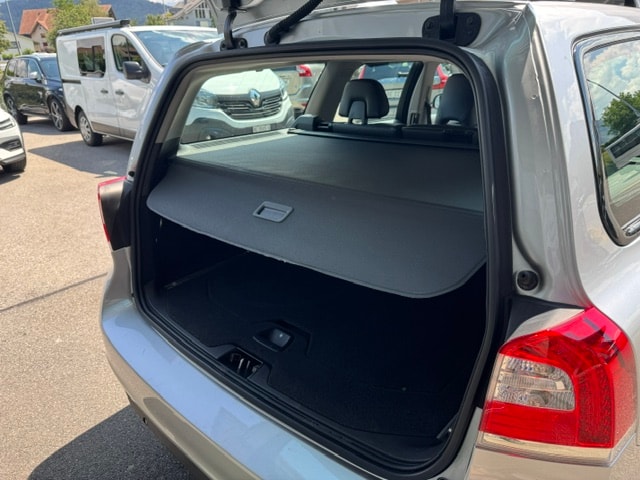 VOLVO V70 2.4 D4 AWD Dynamic Edition-image-11