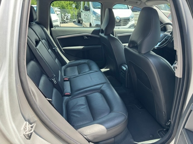 VOLVO V70 2.4 D4 AWD Dynamic Edition-image-12