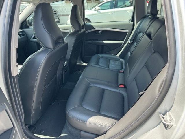 VOLVO V70 2.4 D4 AWD Dynamic Edition-image-10