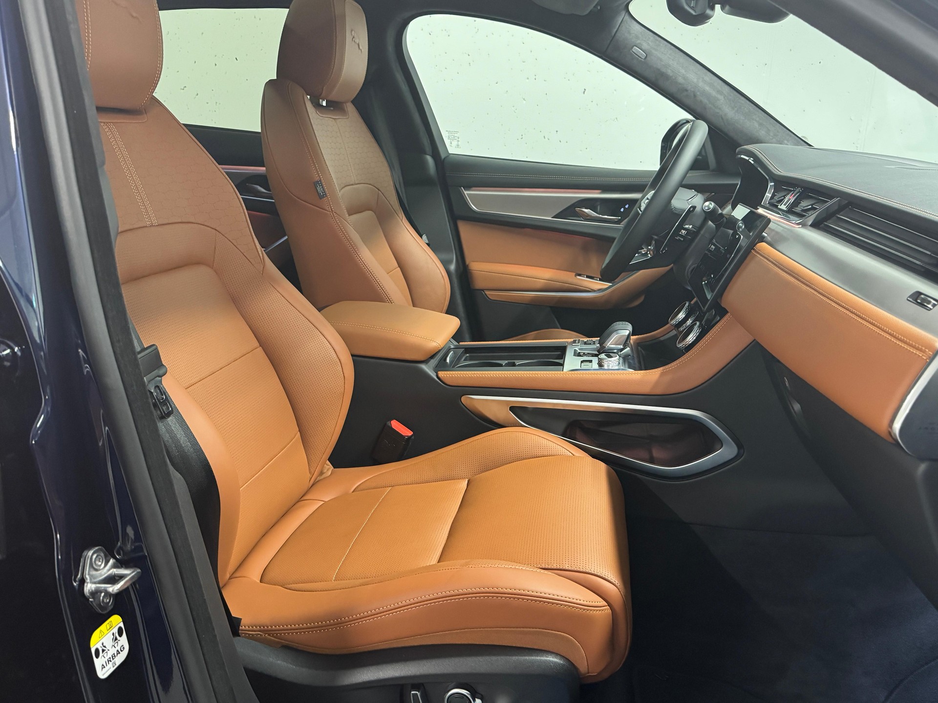 JAGUAR F-Pace 2.0 P400e R-Dynamic HSE 90th Anniversary Ed. AWD-image-4