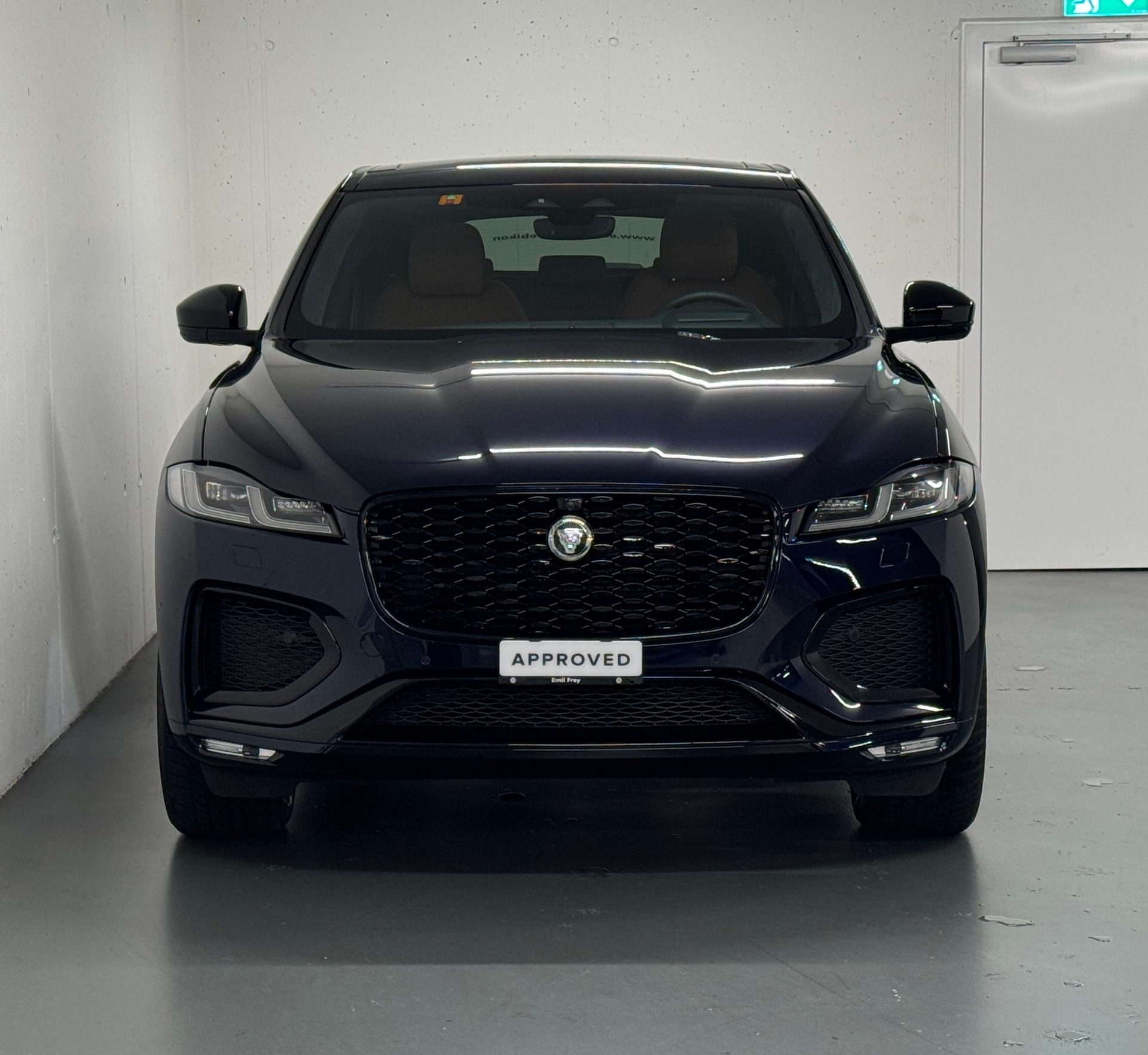 JAGUAR F-Pace 2.0 P400e R-Dynamic HSE 90th Anniversary Ed. AWD-image-3