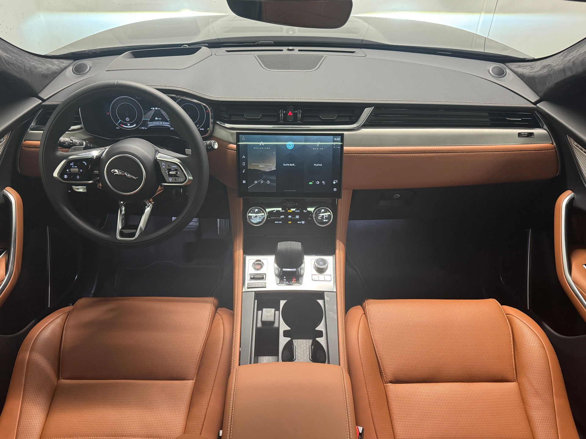 JAGUAR F-Pace 2.0 P400e R-Dynamic HSE 90th Anniversary Ed. AWD-image-5