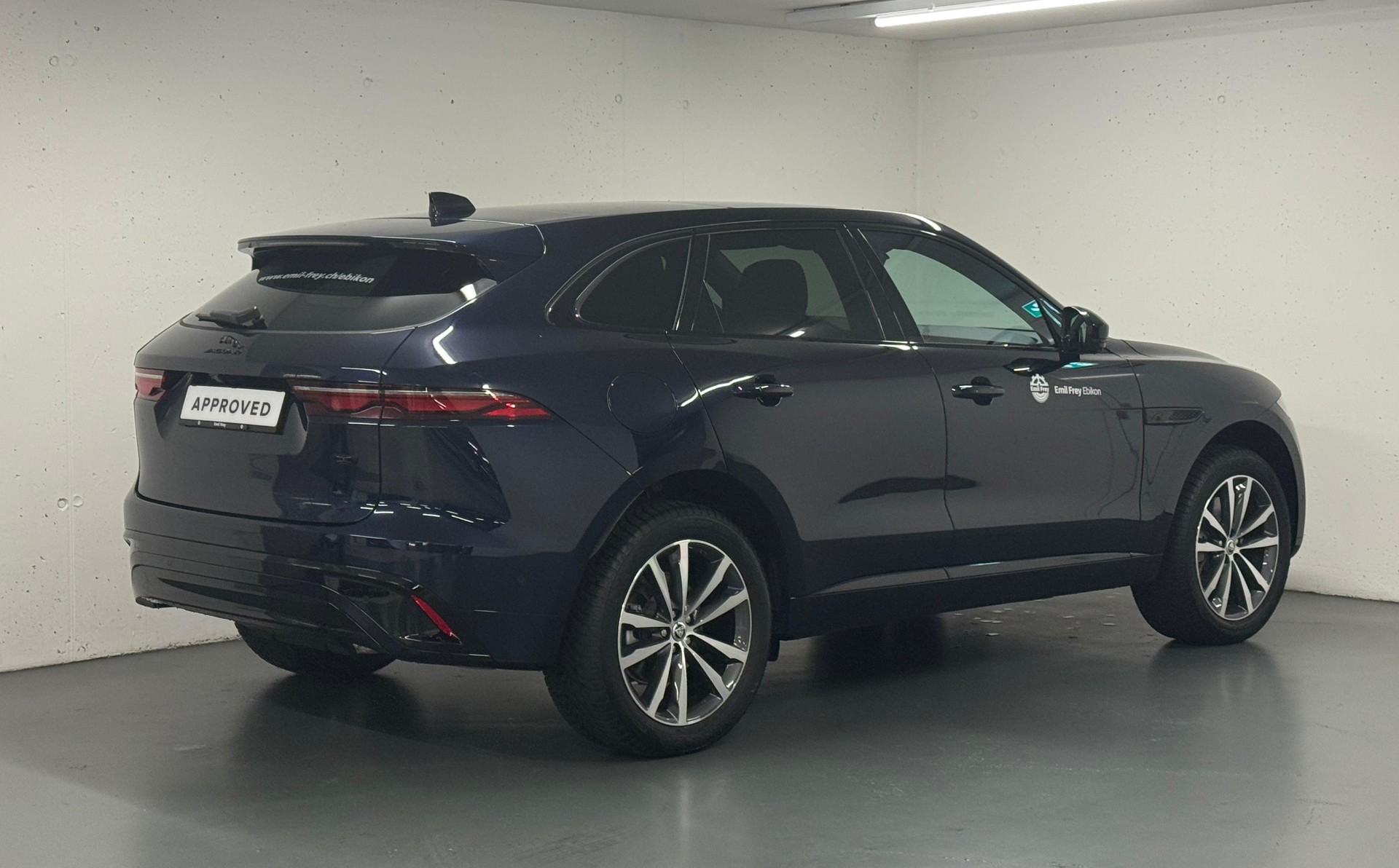JAGUAR F-Pace 2.0 P400e R-Dynamic HSE 90th Anniversary Ed. AWD-image-10
