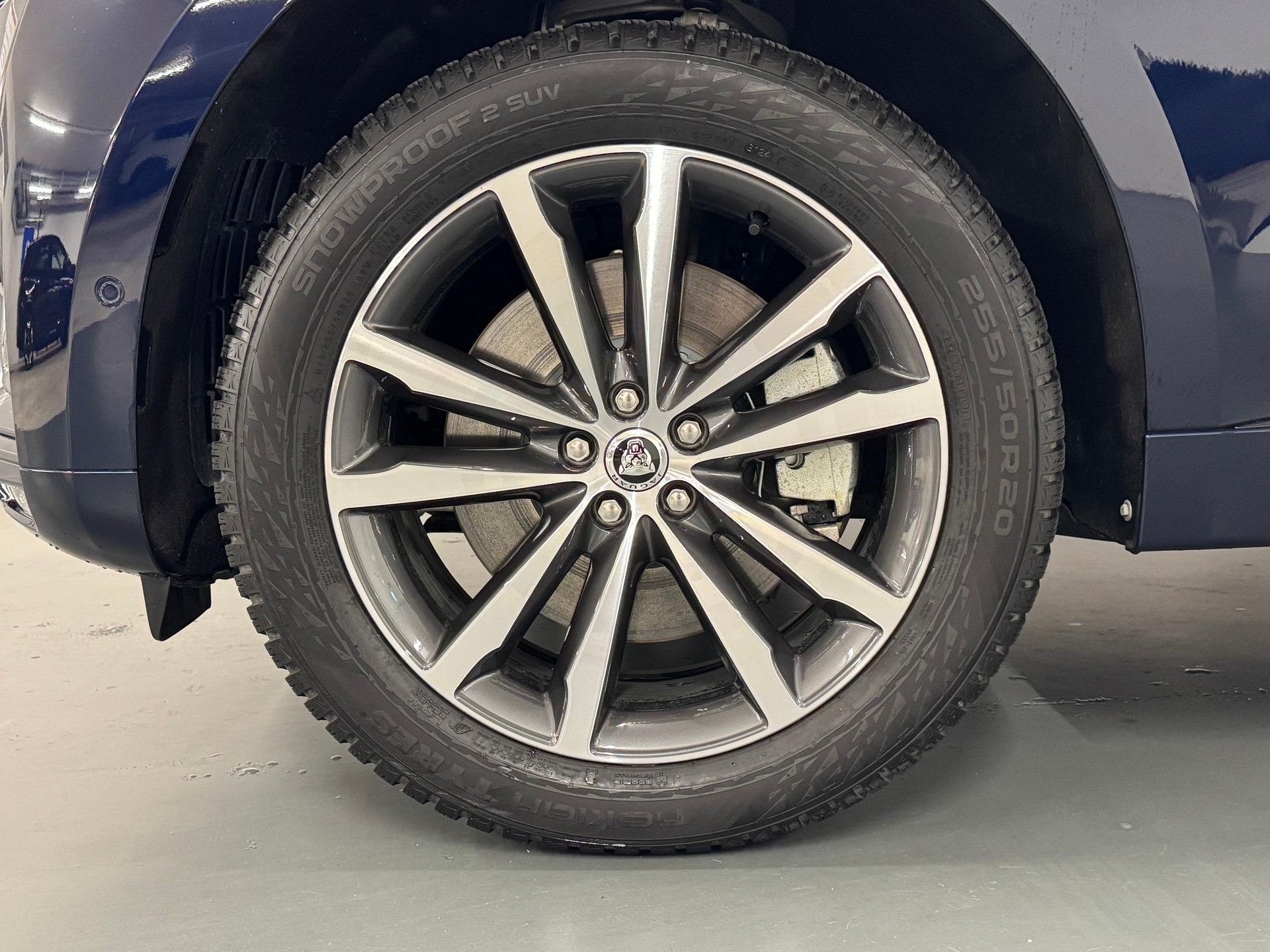 JAGUAR F-Pace 2.0 P400e R-Dynamic HSE 90th Anniversary Ed. AWD-image-6