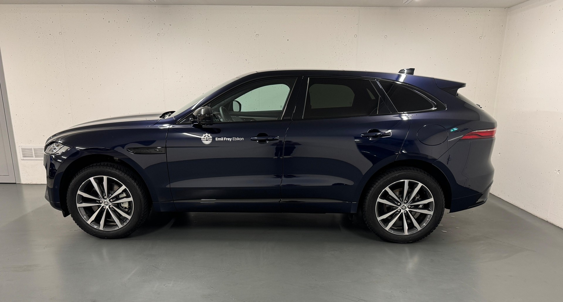 JAGUAR F-Pace 2.0 P400e R-Dynamic HSE 90th Anniversary Ed. AWD-image-7