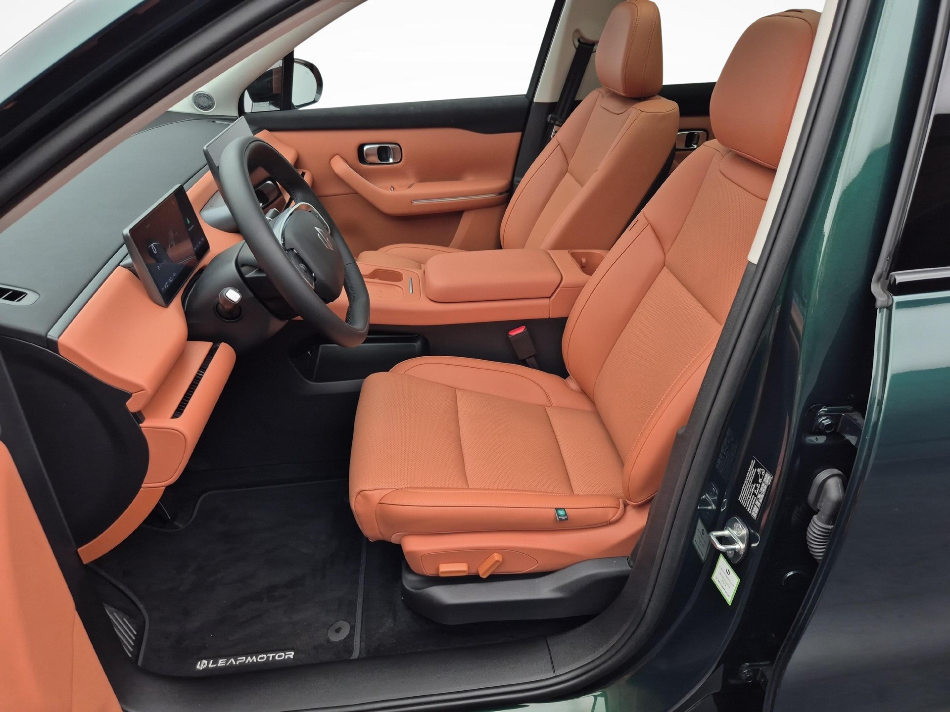 LEAPMOTOR C10 1.5 REEV Design-showroom-element-2