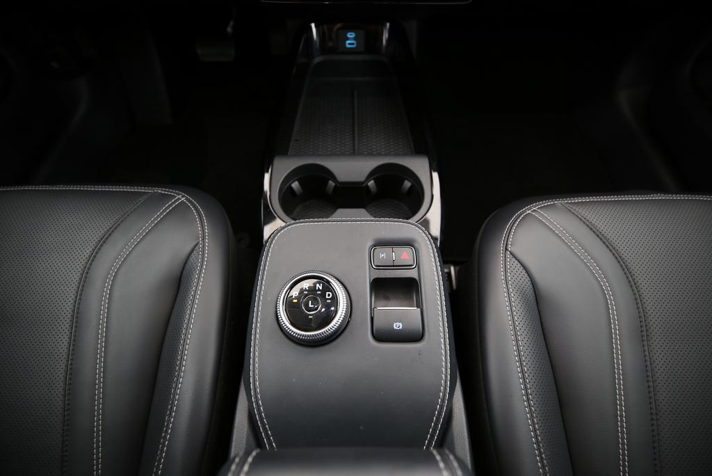 FORD Mustang Mach-E Standard-image-8