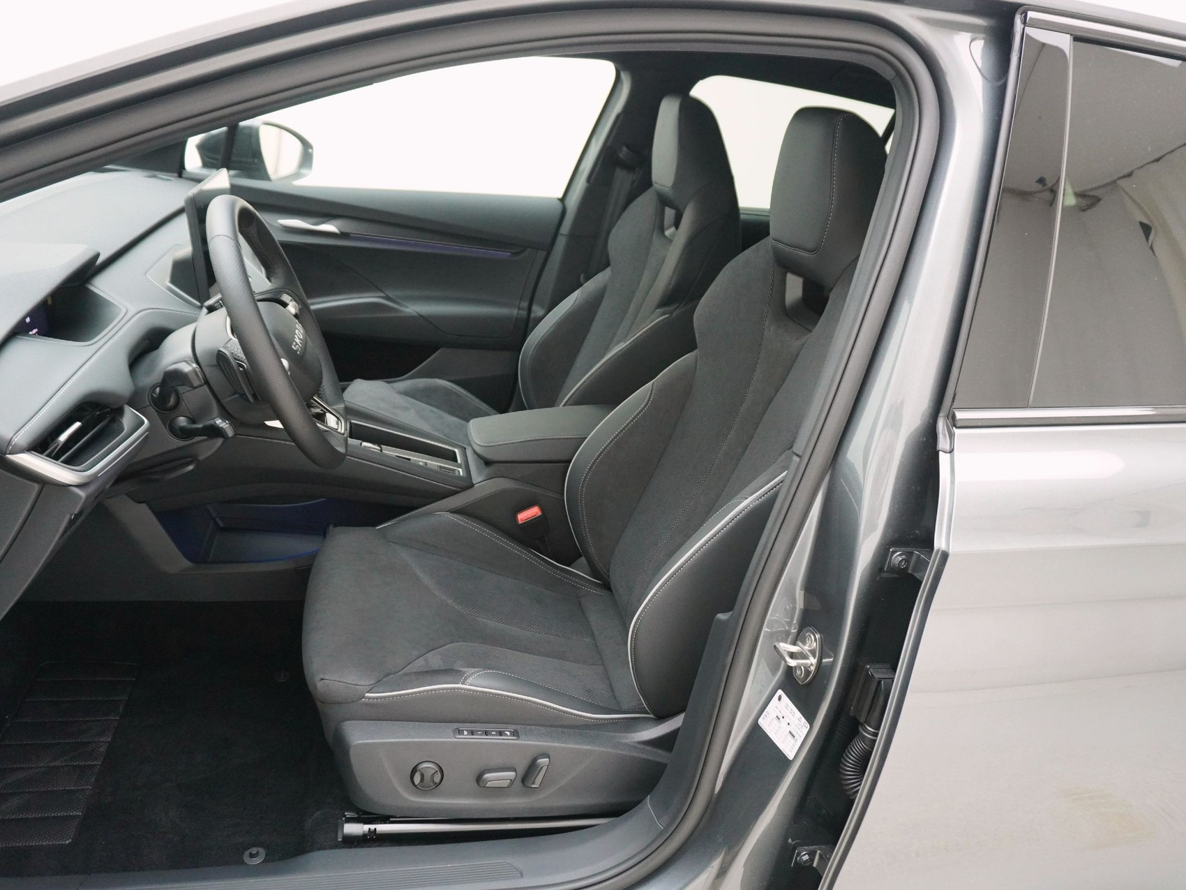 SKODA Enyaq iV 85x SportLine-image-12
