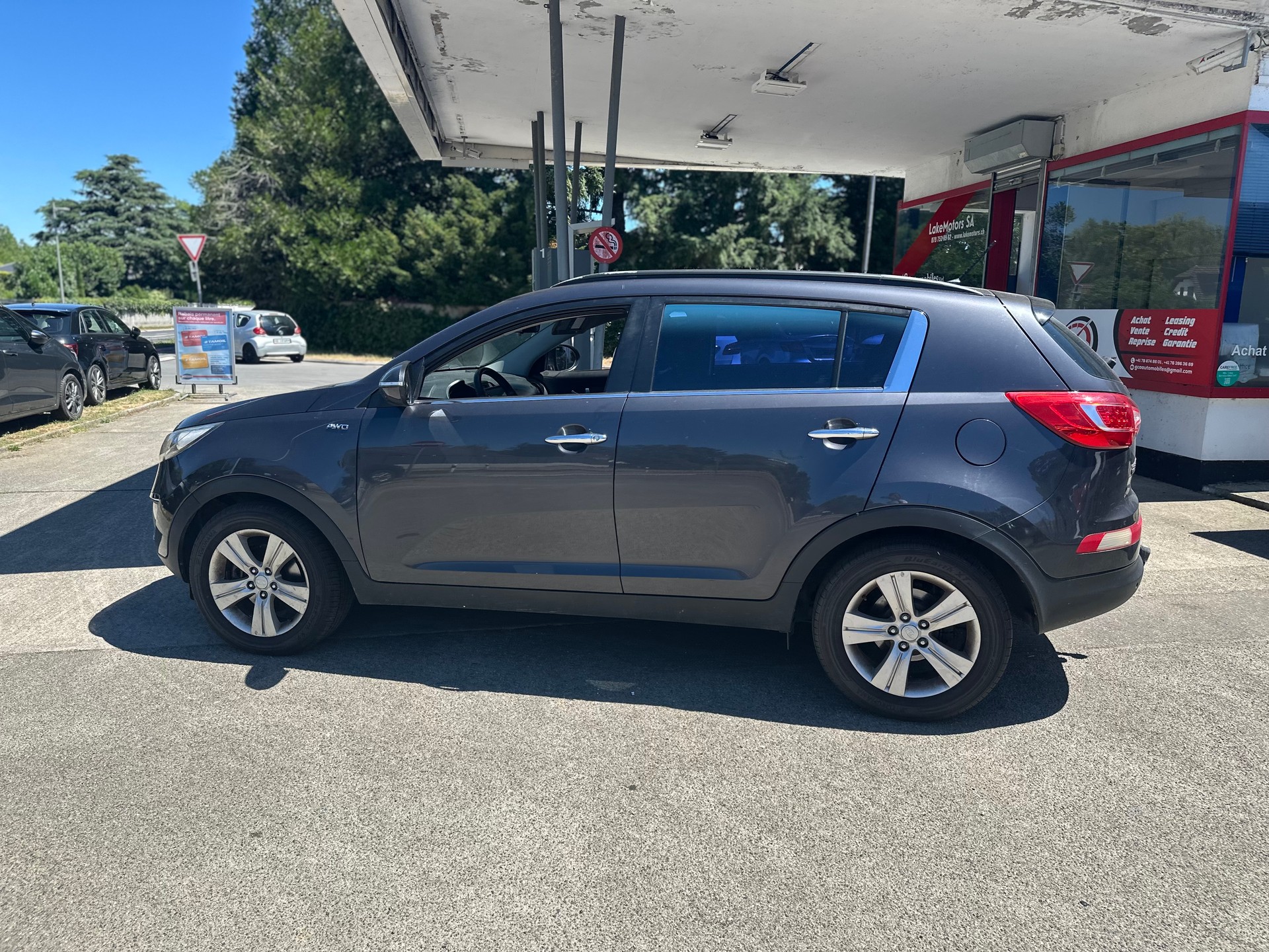 KIA Sportage 2.0 CRDi Style 4WD Automatic-image-6