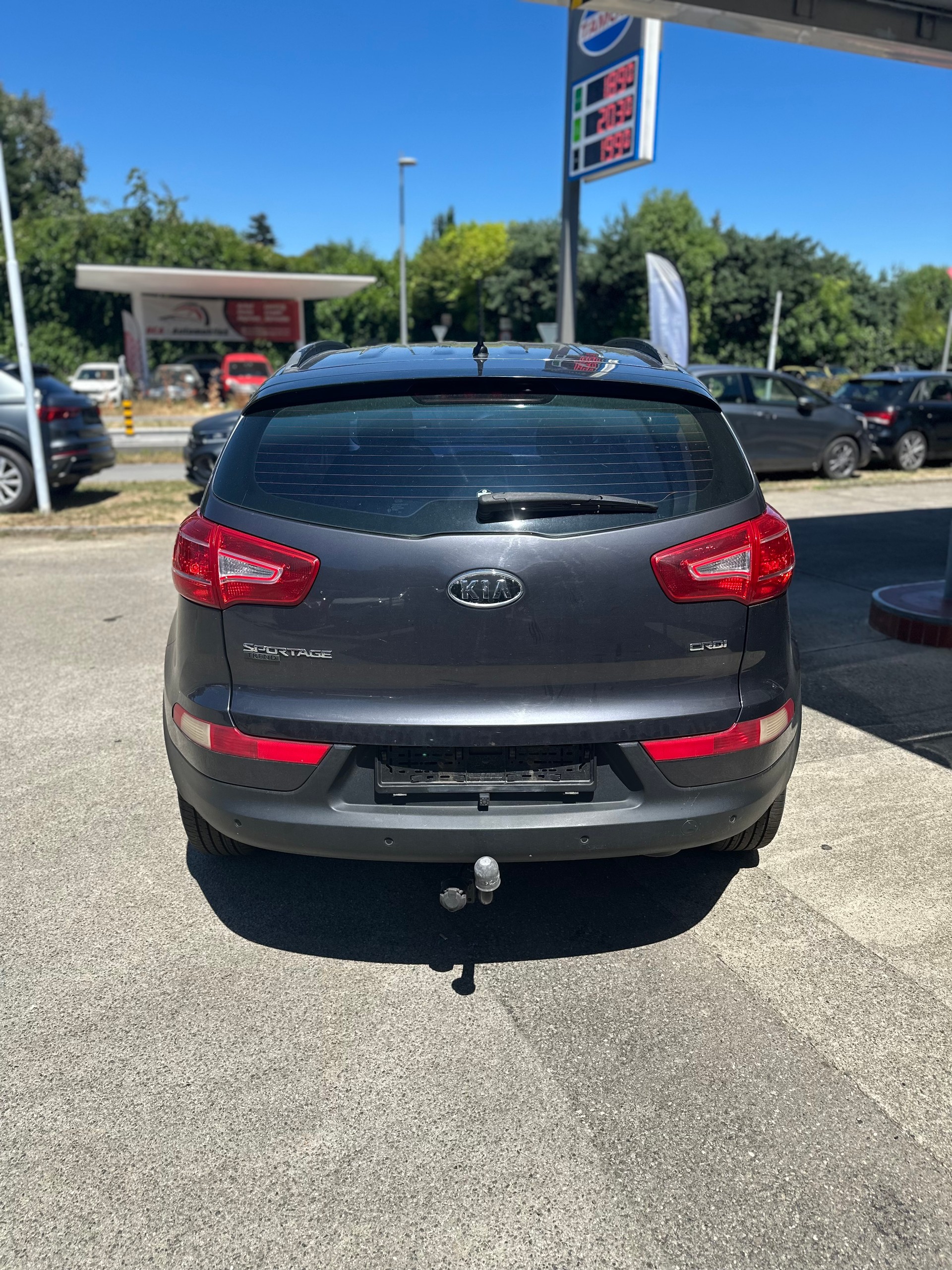 KIA Sportage 2.0 CRDi Style 4WD Automatic-image-3
