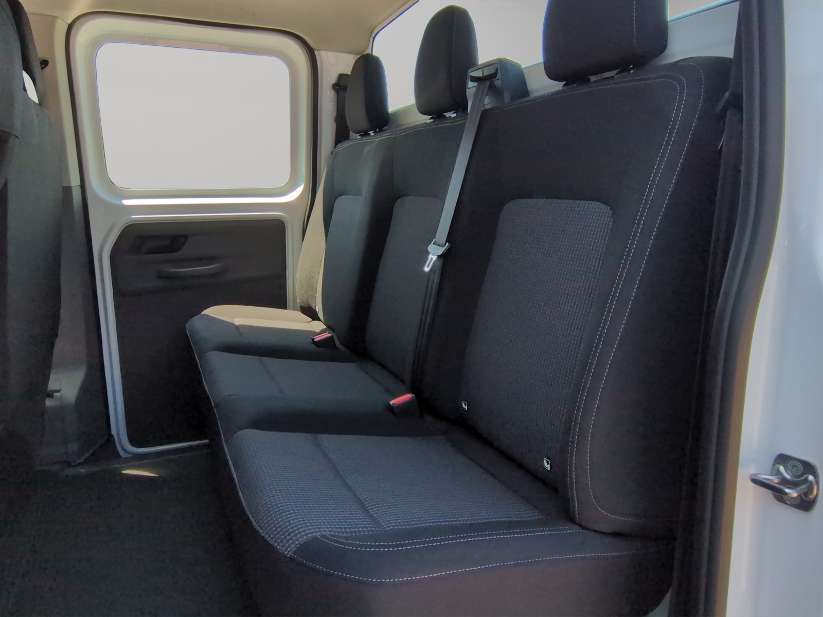 VW Transporter 2.0 TDI-image-8