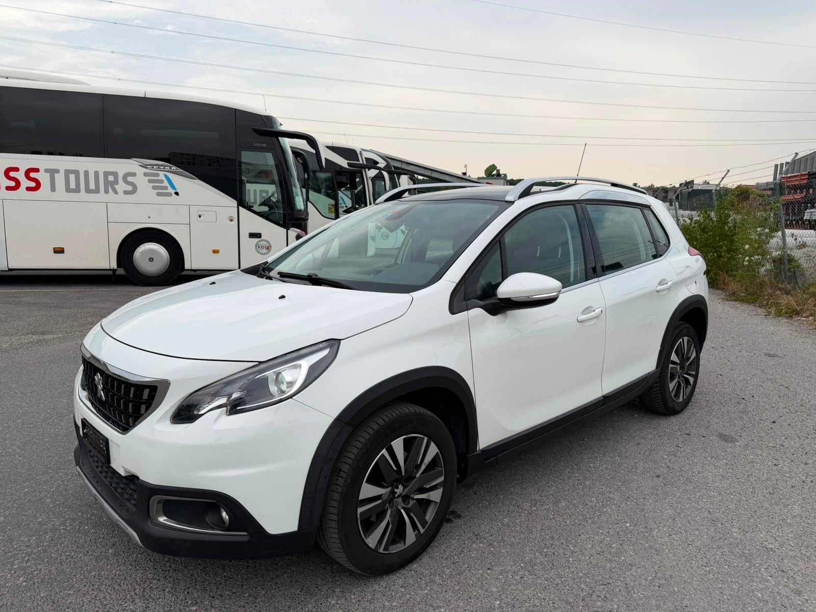 PEUGEOT 2008 1.2 PureTech Allure EAT6-image-2