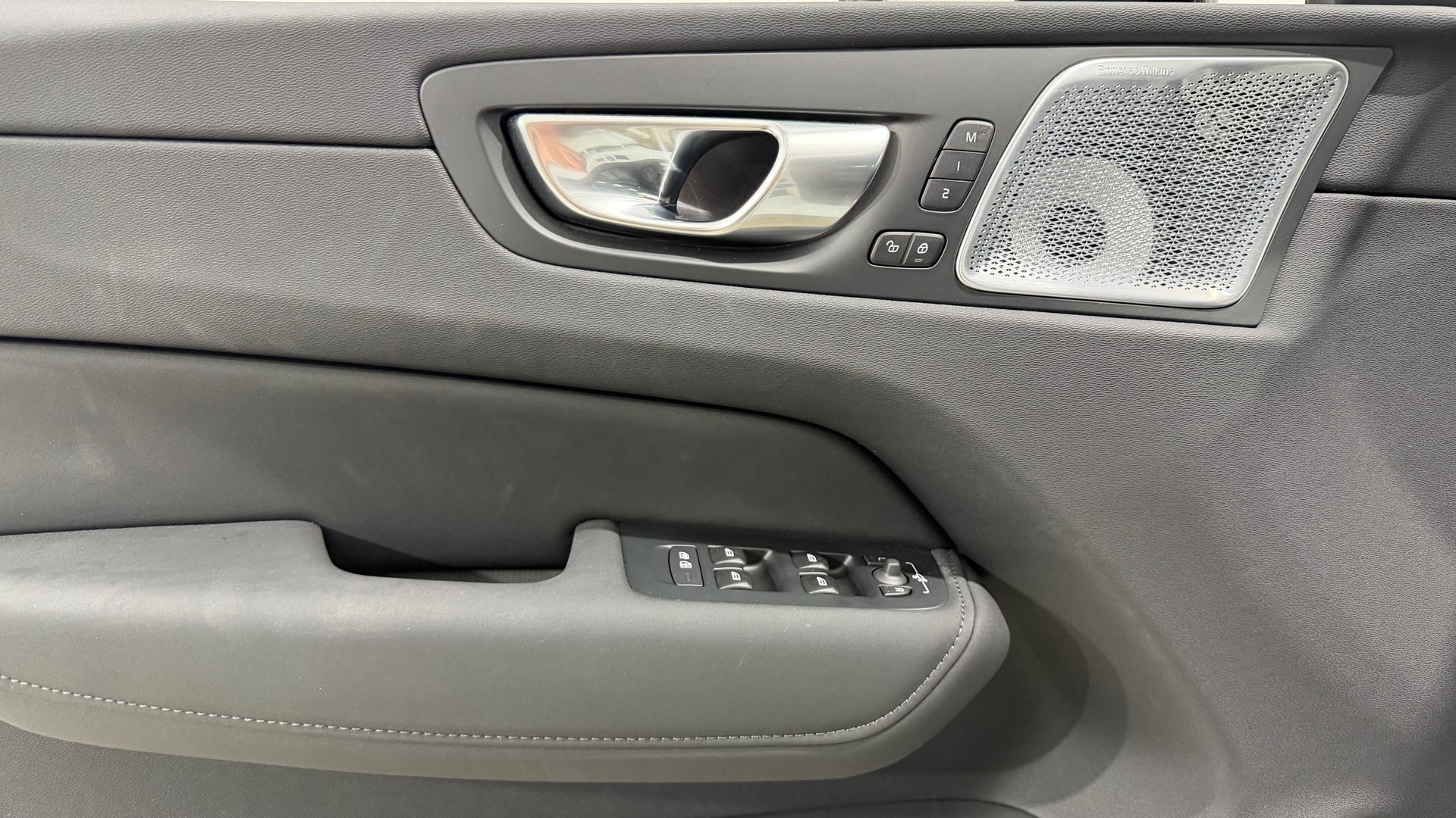 VOLVO XC60 2.0 T6 TE Black Edition e-image-9