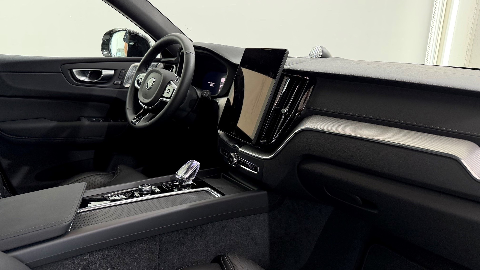 VOLVO XC60 2.0 T6 TE Black Edition e-image-4
