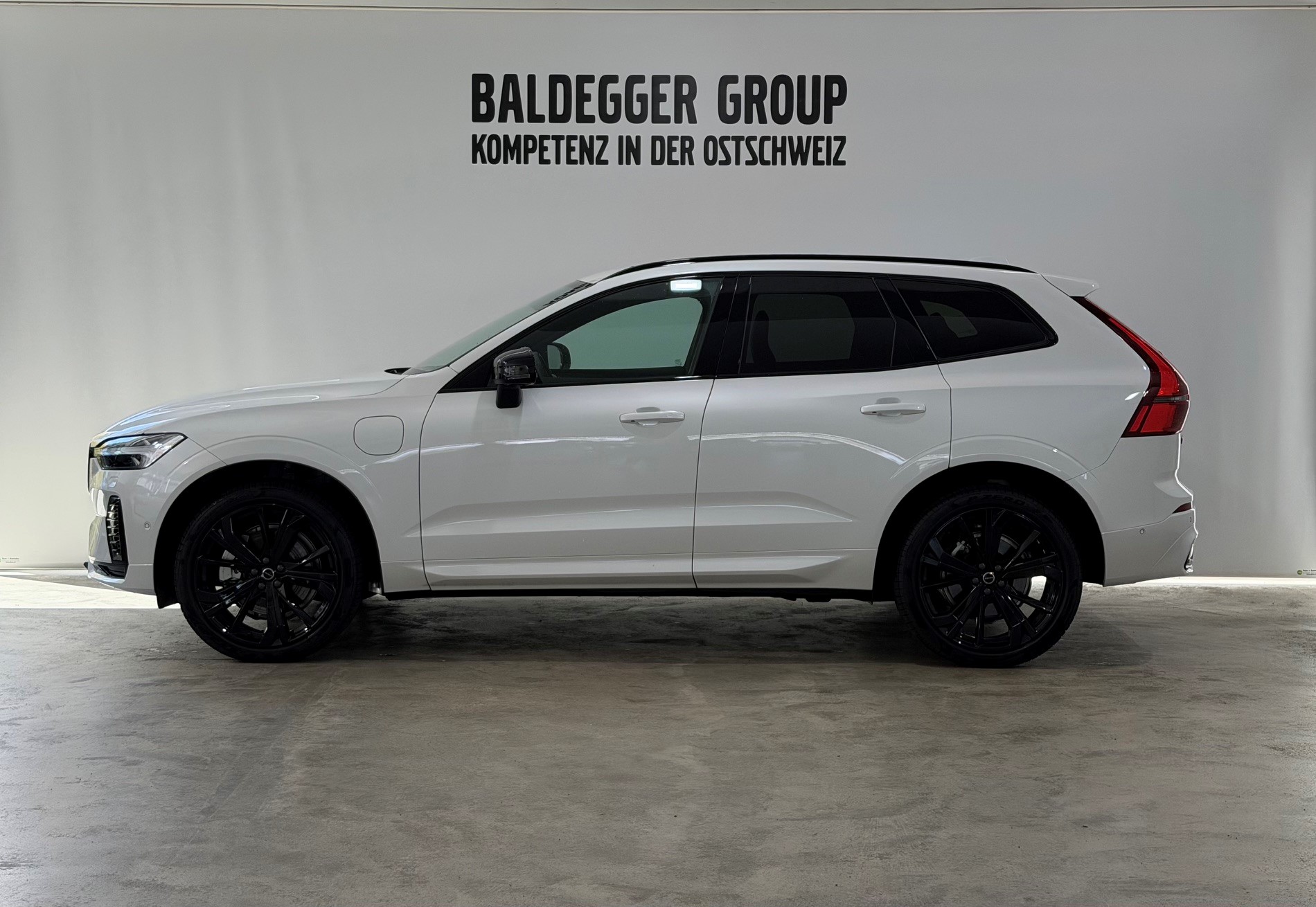 VOLVO XC60 2.0 T6 TE Black Edition e-image-2