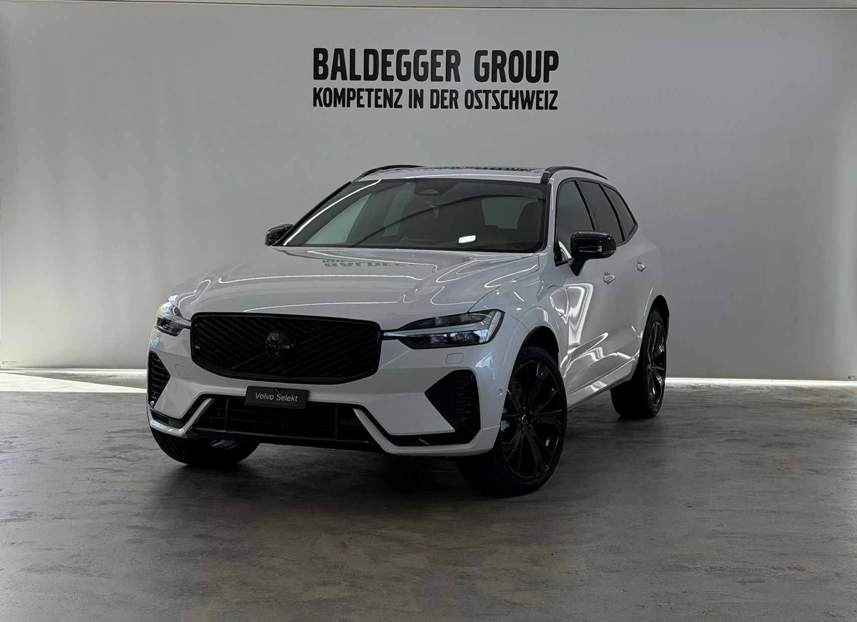 VOLVO XC60 2.0 T6 TE Black Edition e-image-0