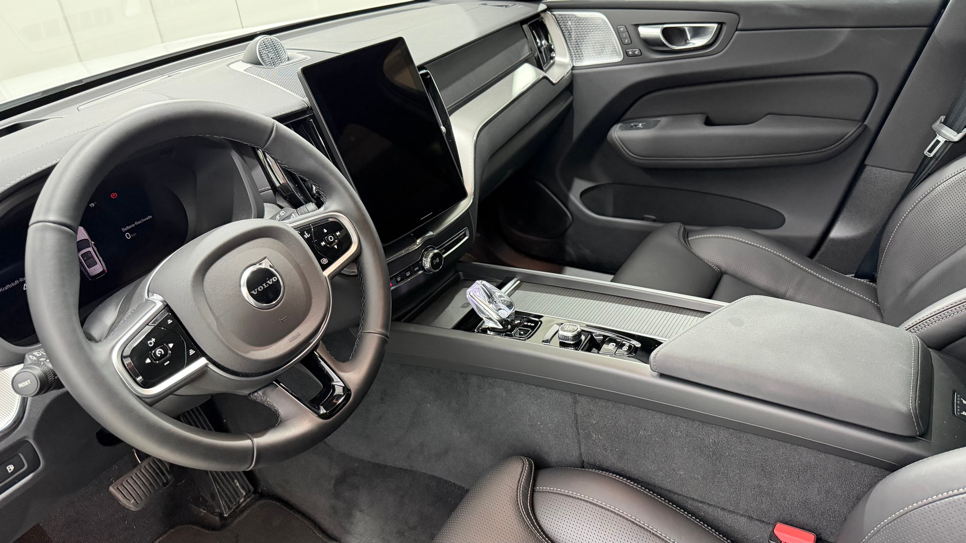 VOLVO XC60 2.0 T6 TE Black Edition e-image-3