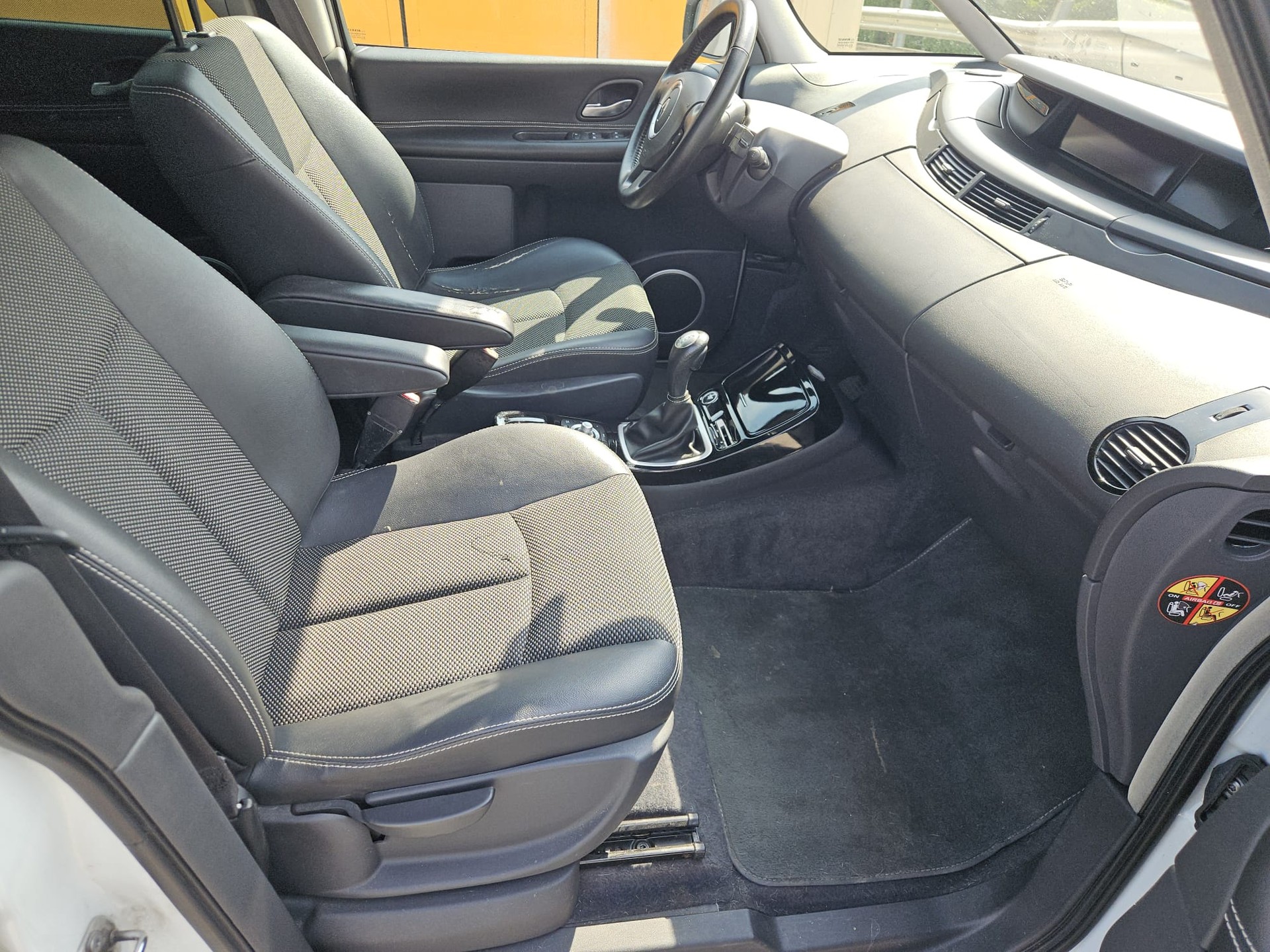 RENAULT Espace 2.0 dCi Dynamique Automatic-image-6