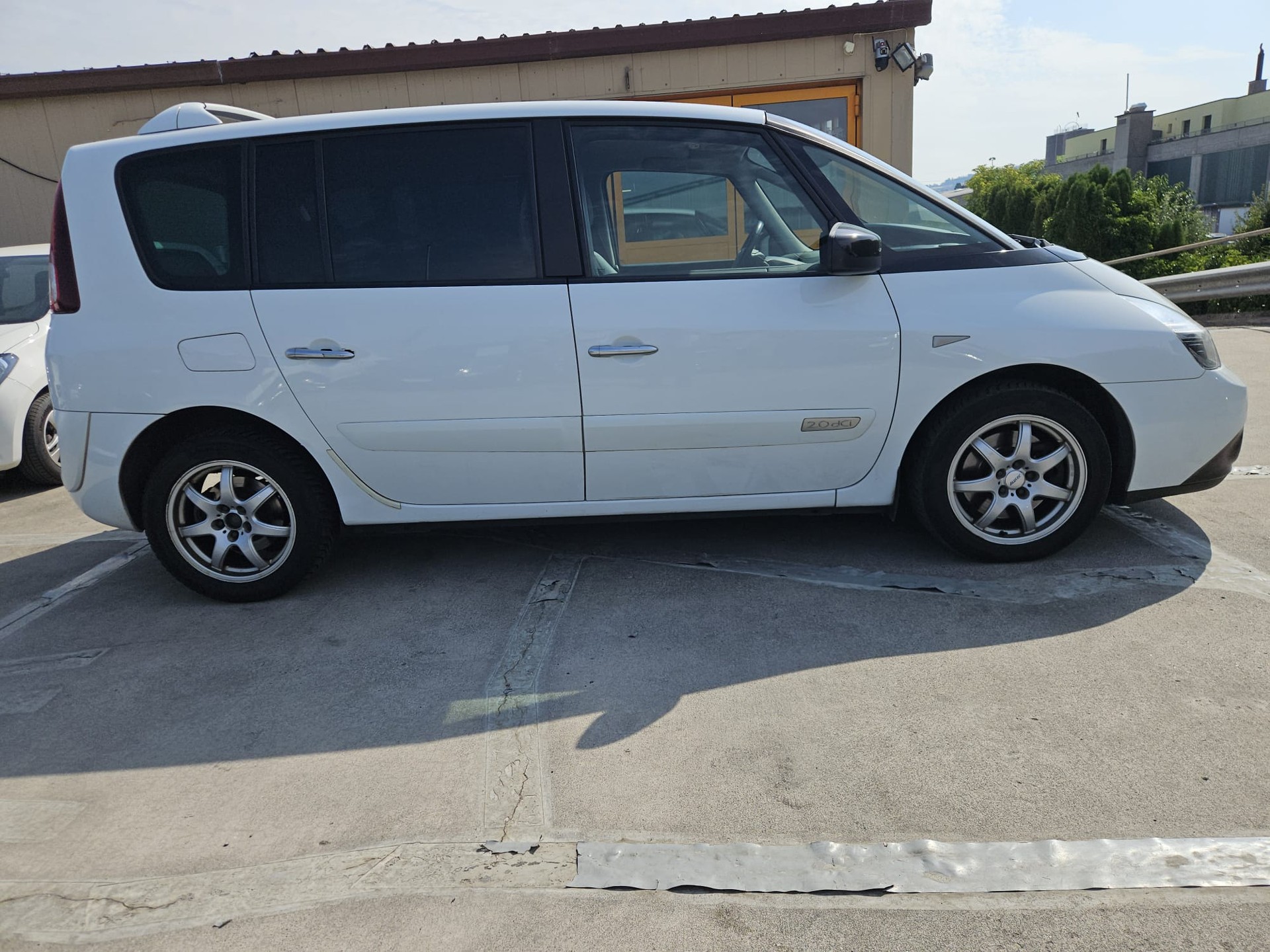 RENAULT Espace 2.0 dCi Dynamique Automatic-image-4