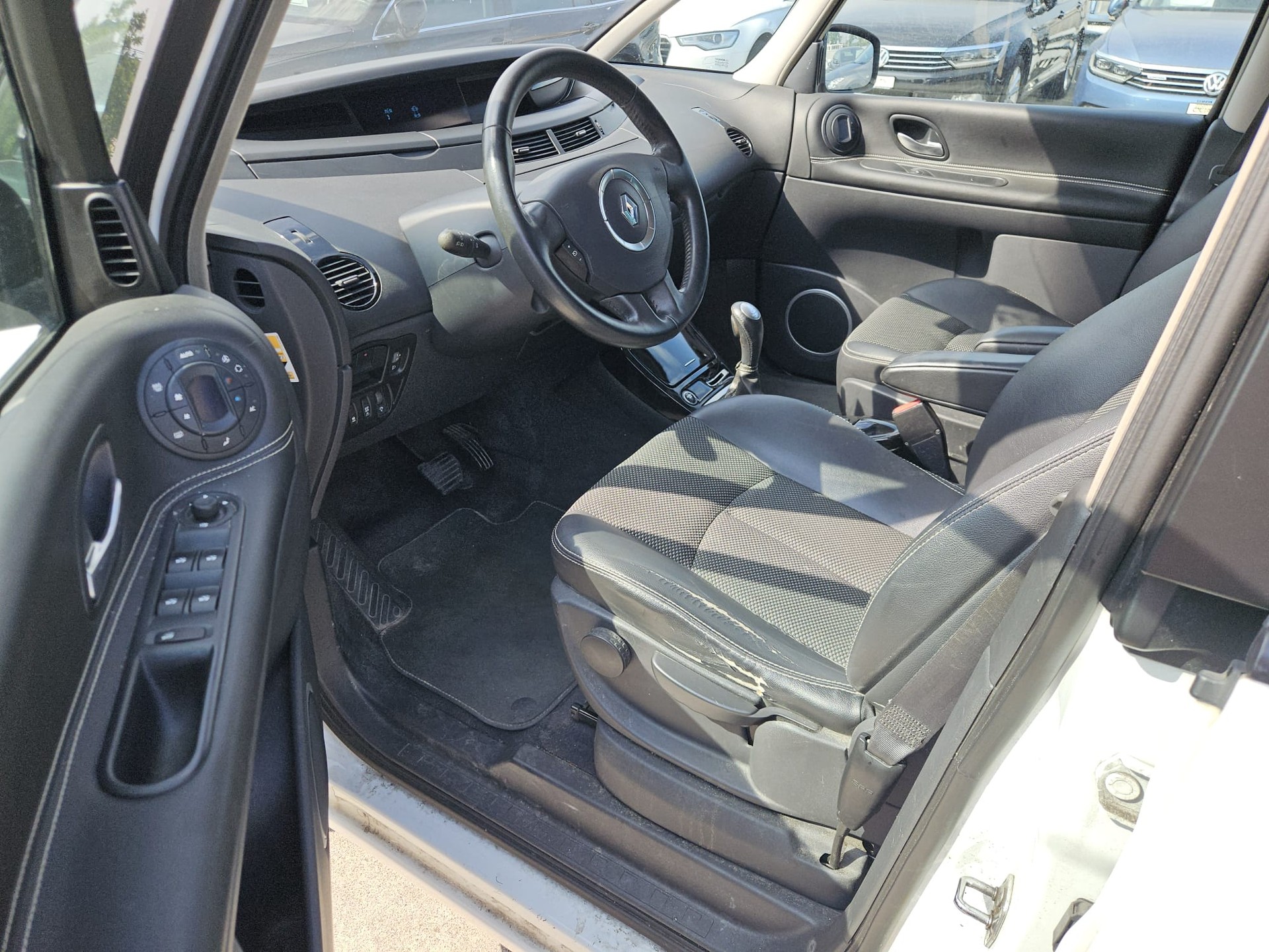 RENAULT Espace 2.0 dCi Dynamique Automatic-image-10