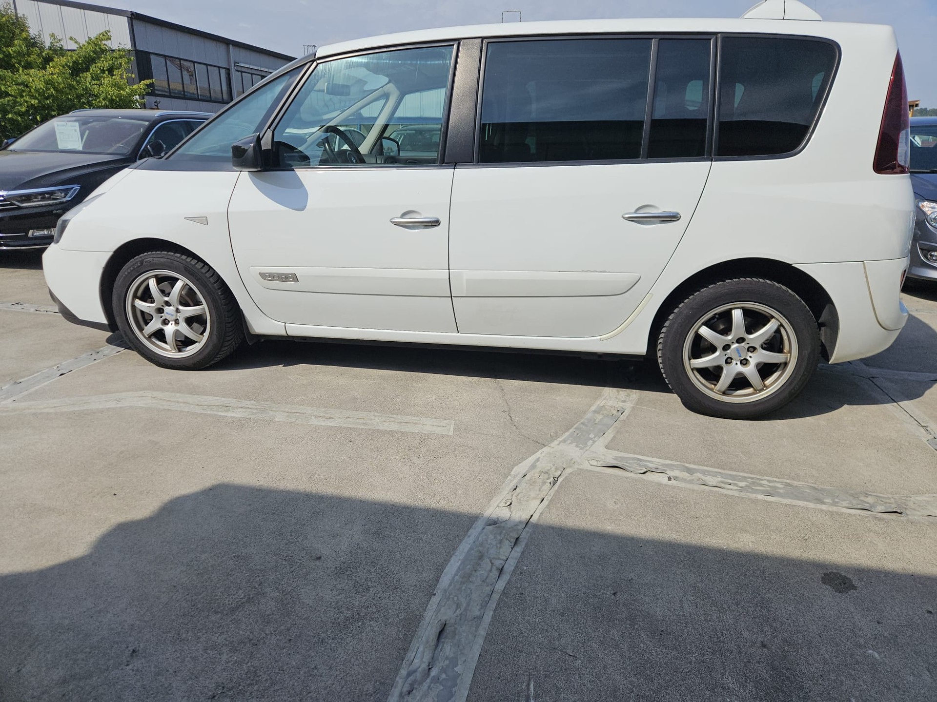 RENAULT Espace 2.0 dCi Dynamique Automatic-image-1