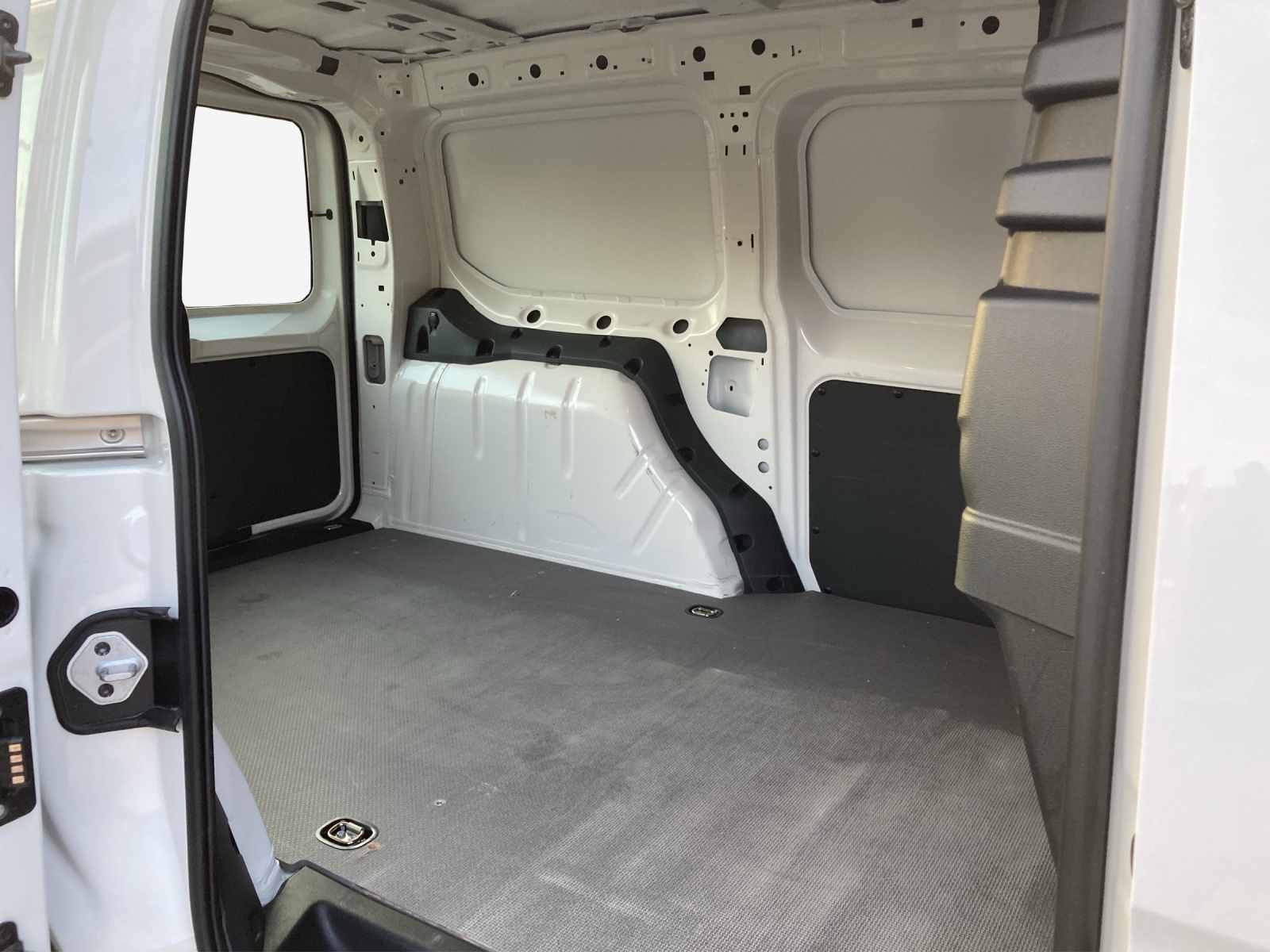 VW Caddy Cargo 2.0TDI Maxi 4Motion-image-11