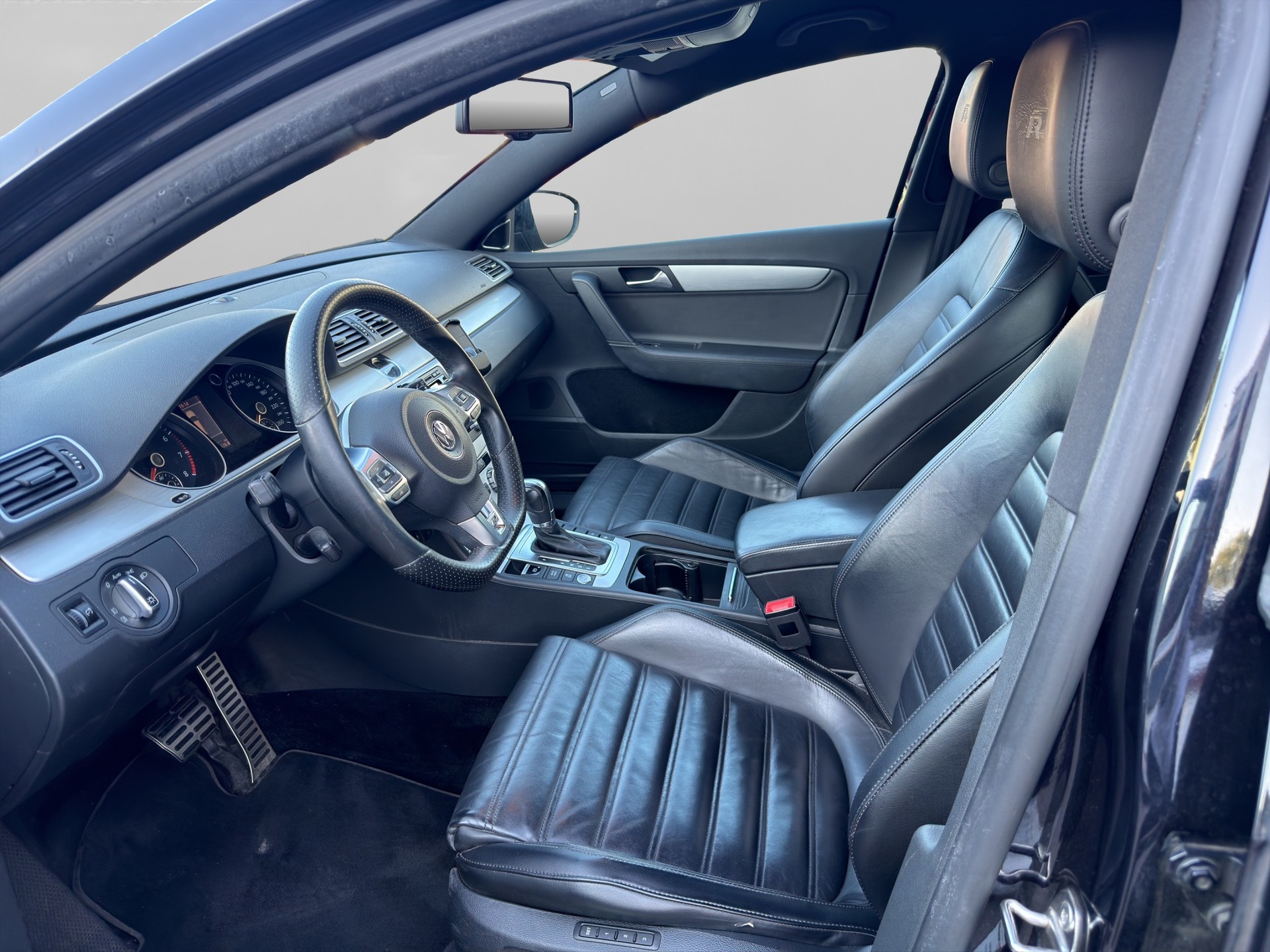 VW Passat Variant 2.0 TSI R-Line DSG-image-8