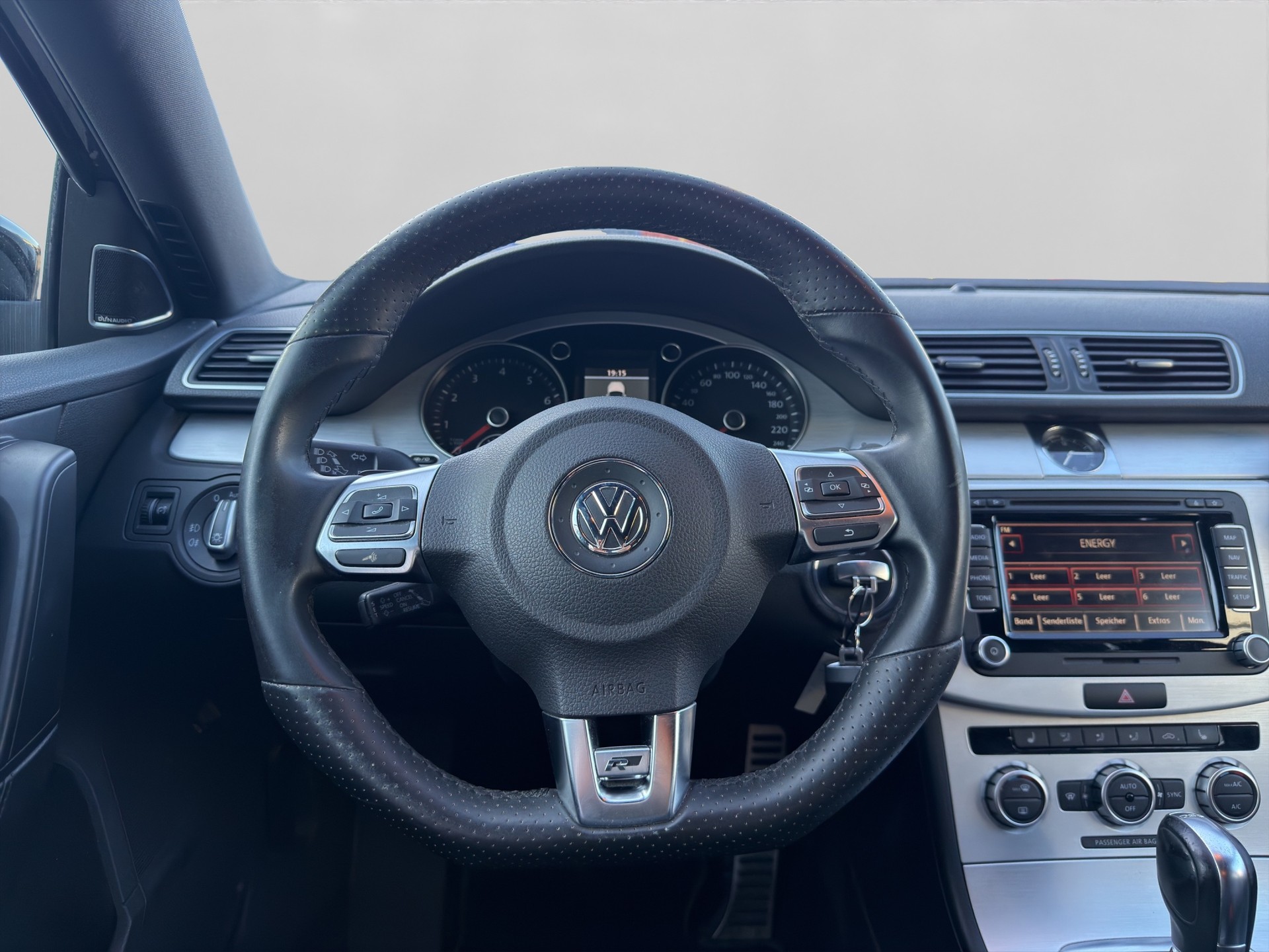 VW Passat Variant 2.0 TSI R-Line DSG-image-10