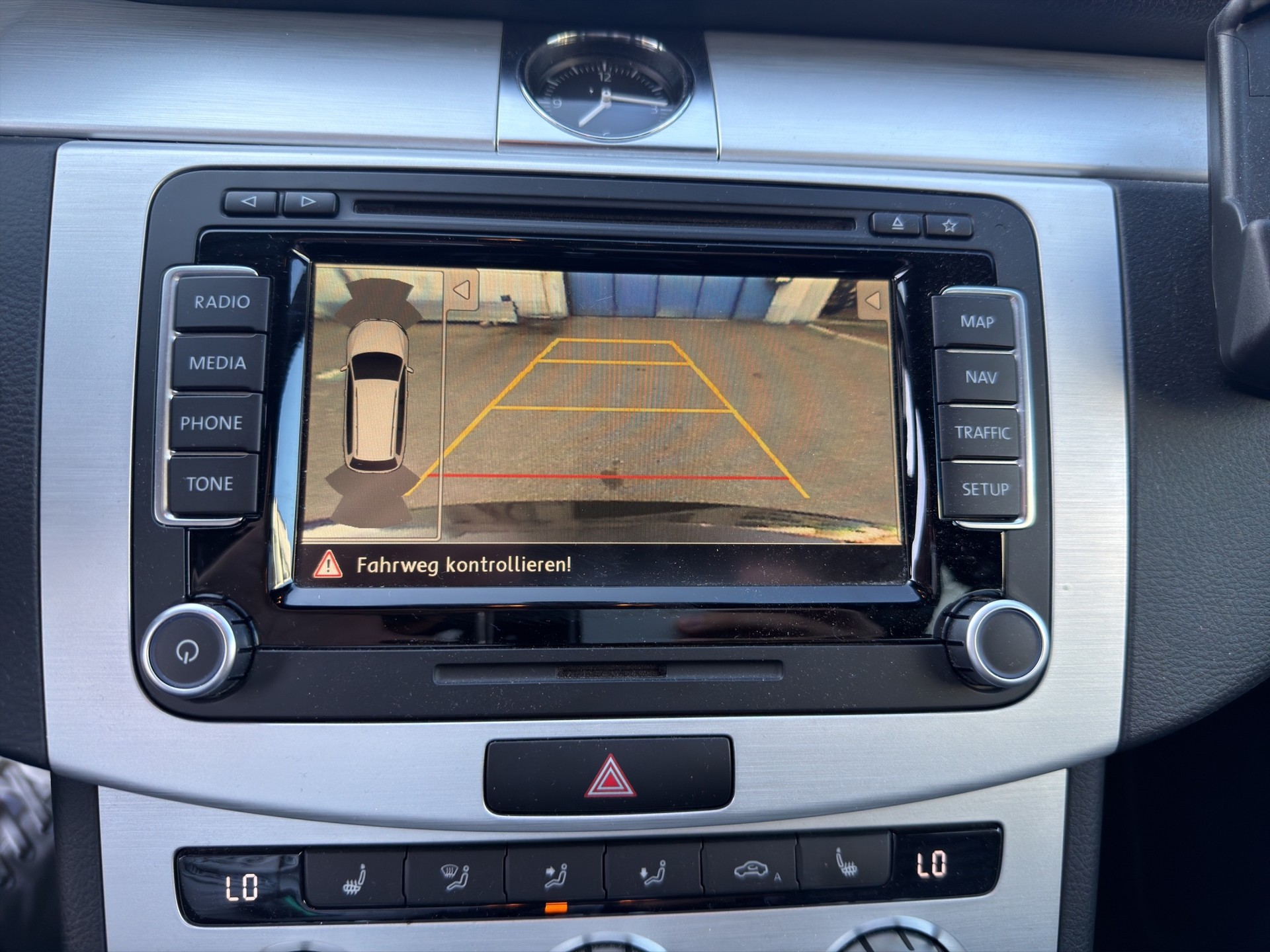 VW Passat Variant 2.0 TSI R-Line DSG-image-11