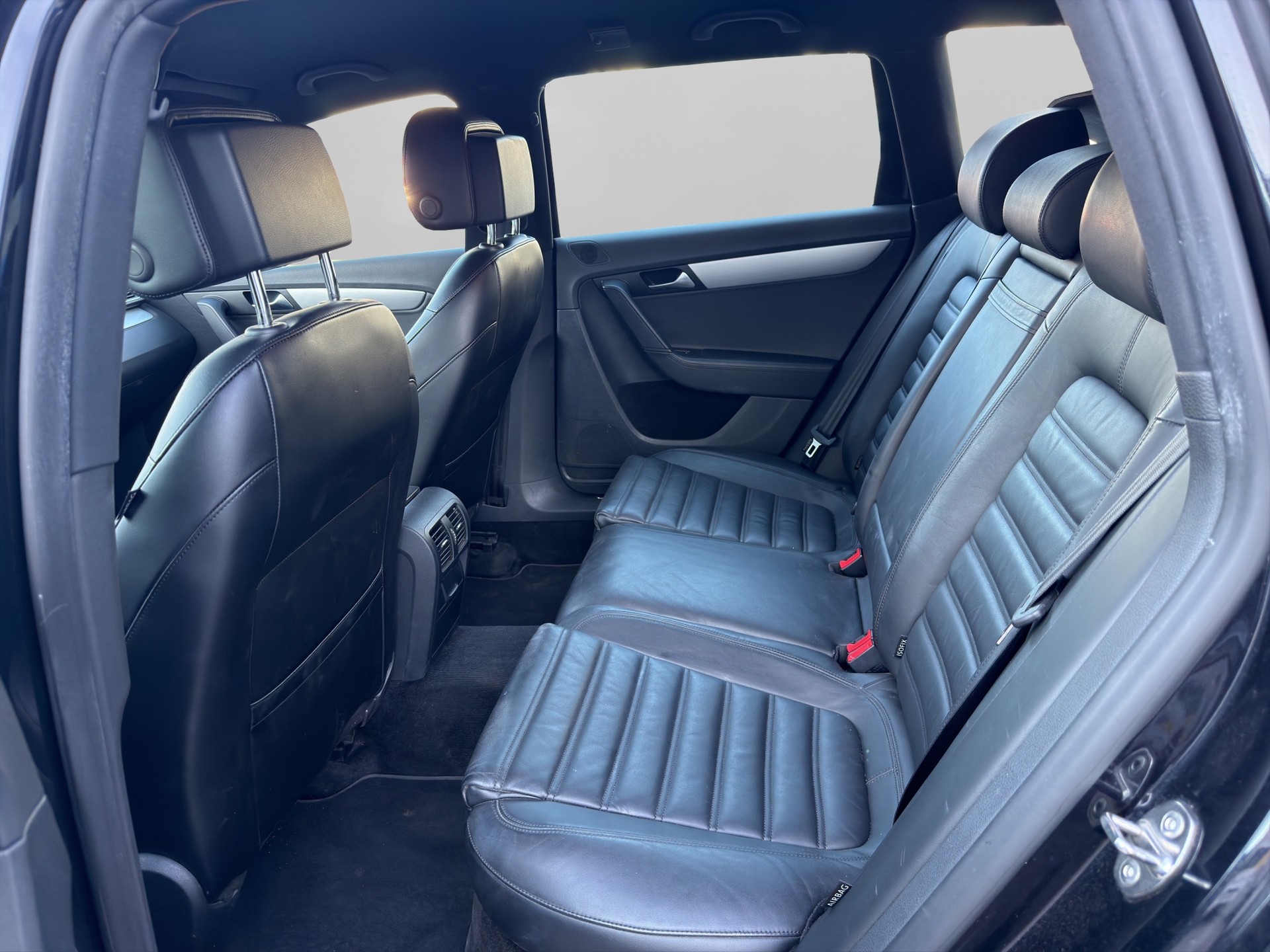 VW Passat Variant 2.0 TSI R-Line DSG-image-12