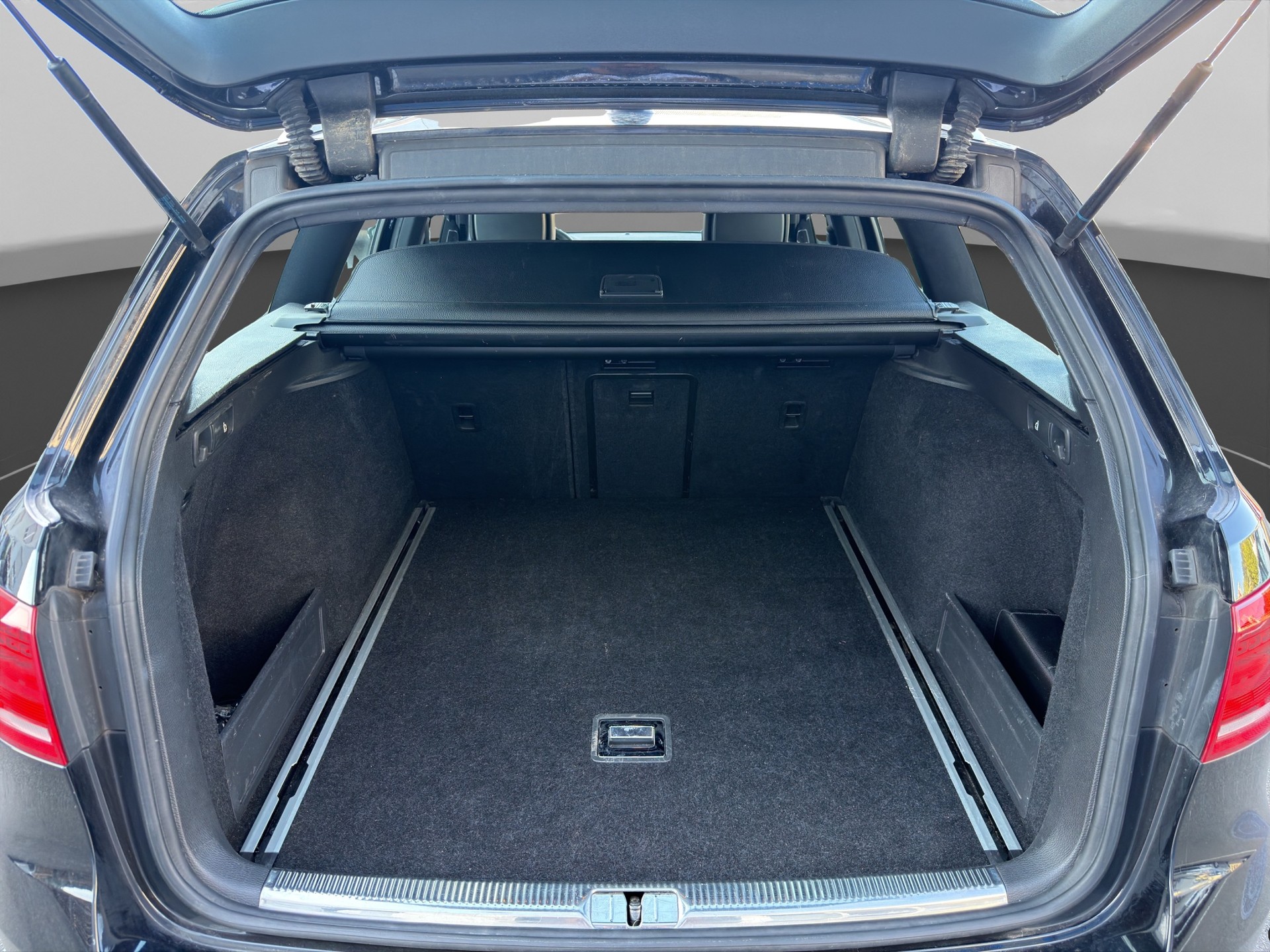 VW Passat Variant 2.0 TSI R-Line DSG-image-13