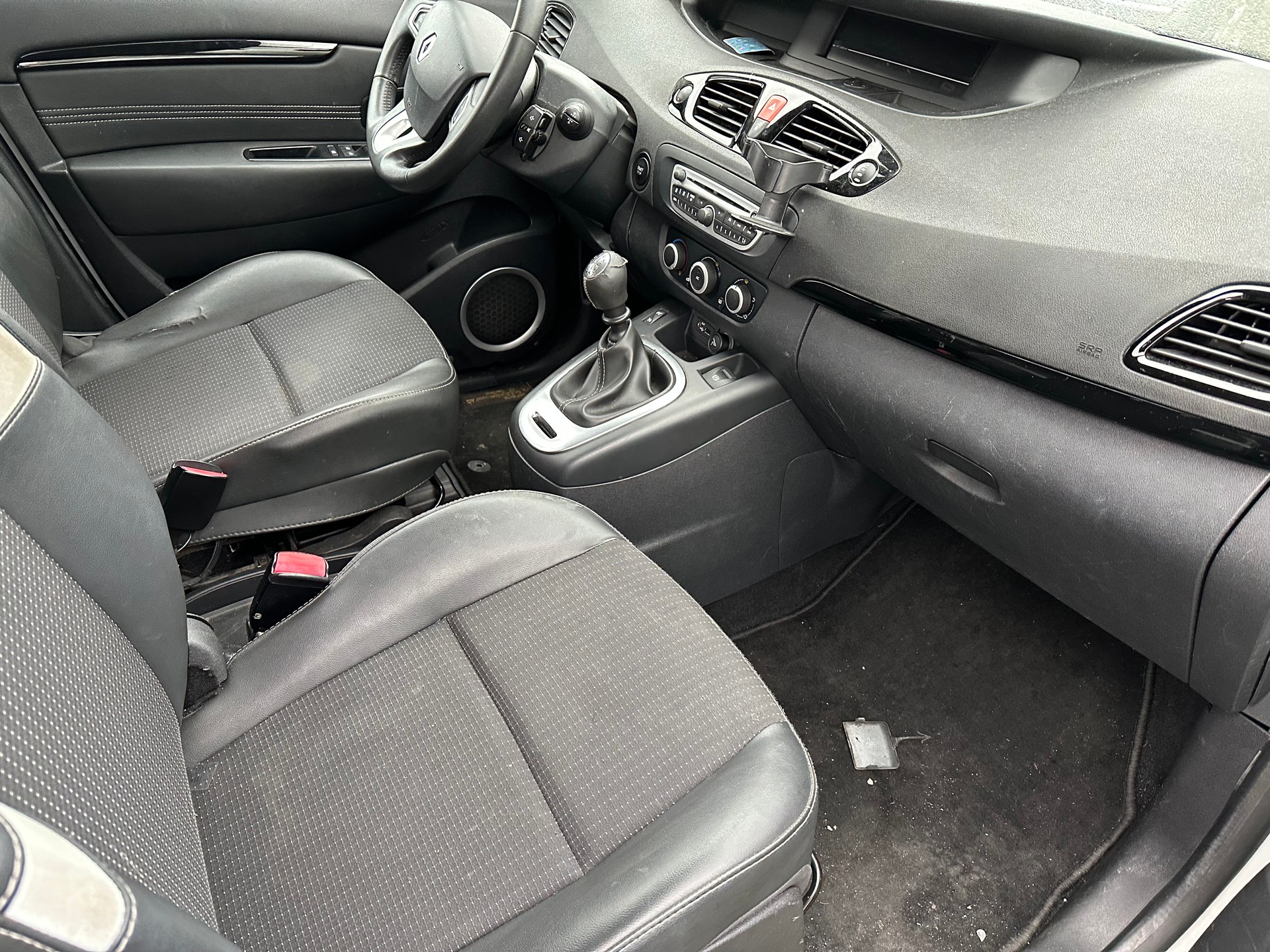 RENAULT Grand Scénic 1.4 16V Turbo Dynamique-image-7