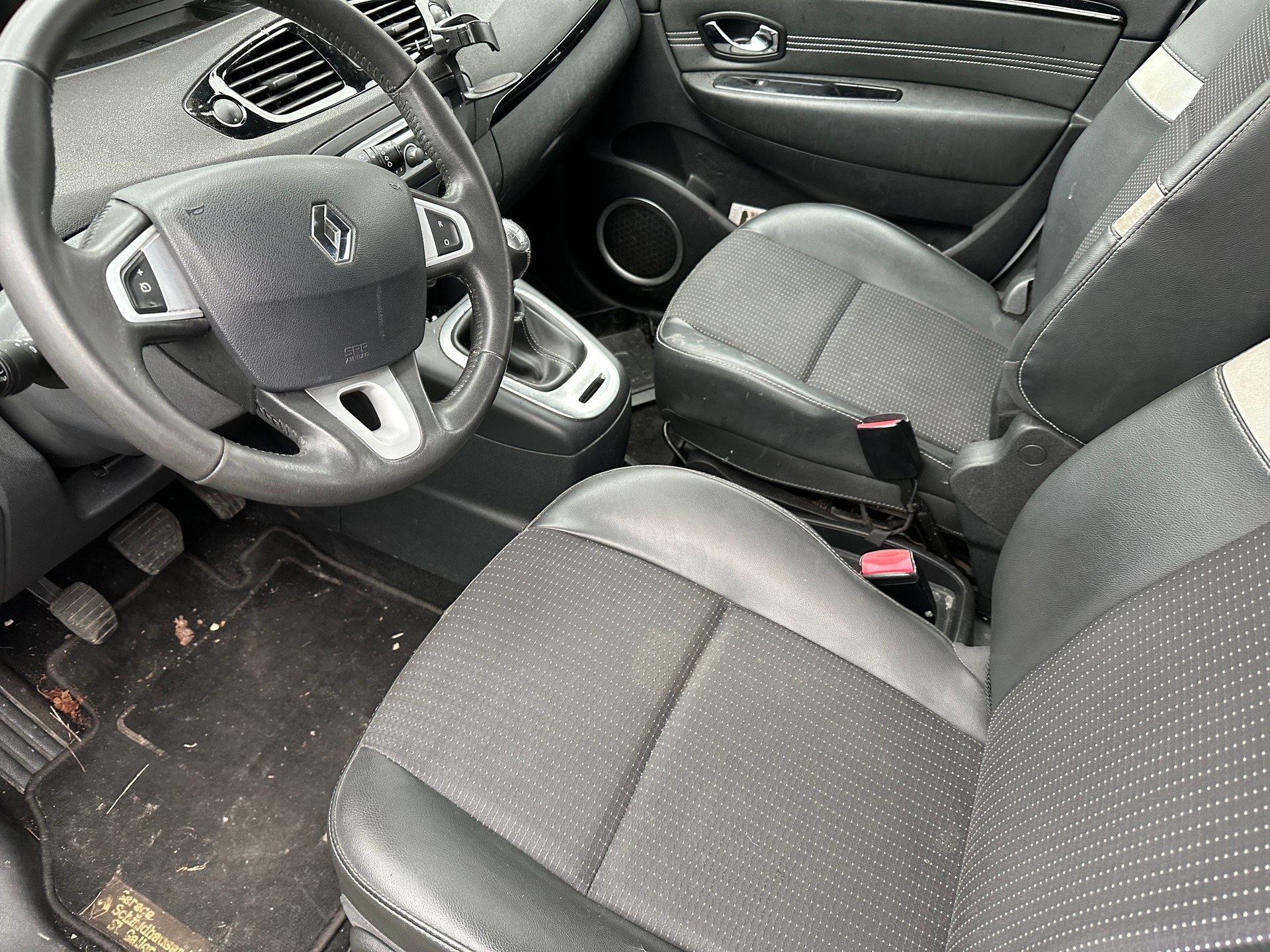 RENAULT Grand Scénic 1.4 16V Turbo Dynamique-image-6