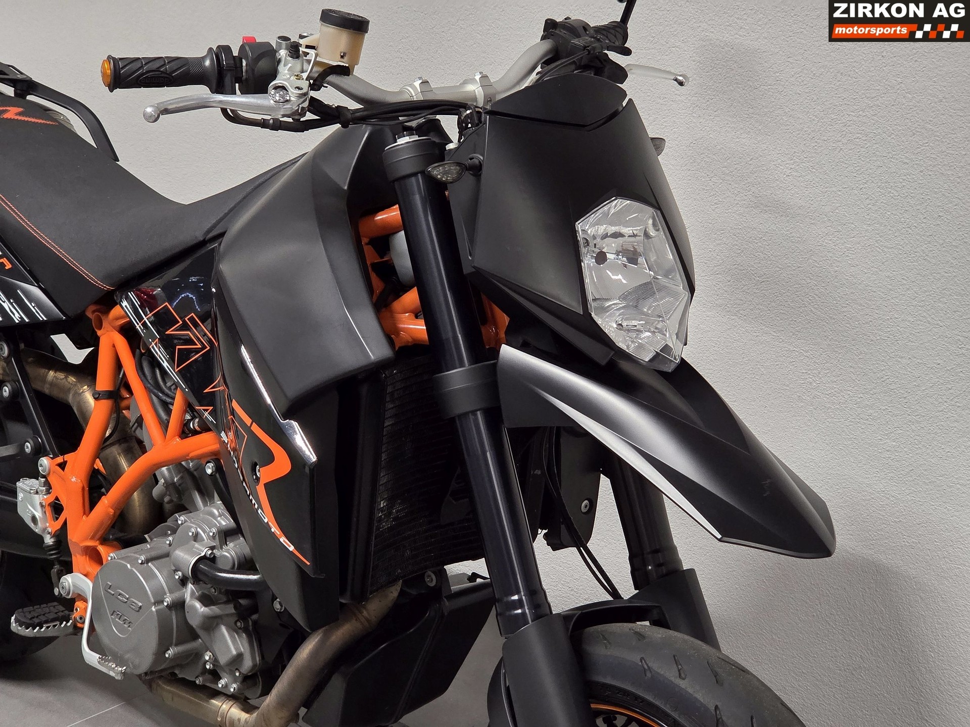 KTM 950 Supermoto R-showroom-element-3