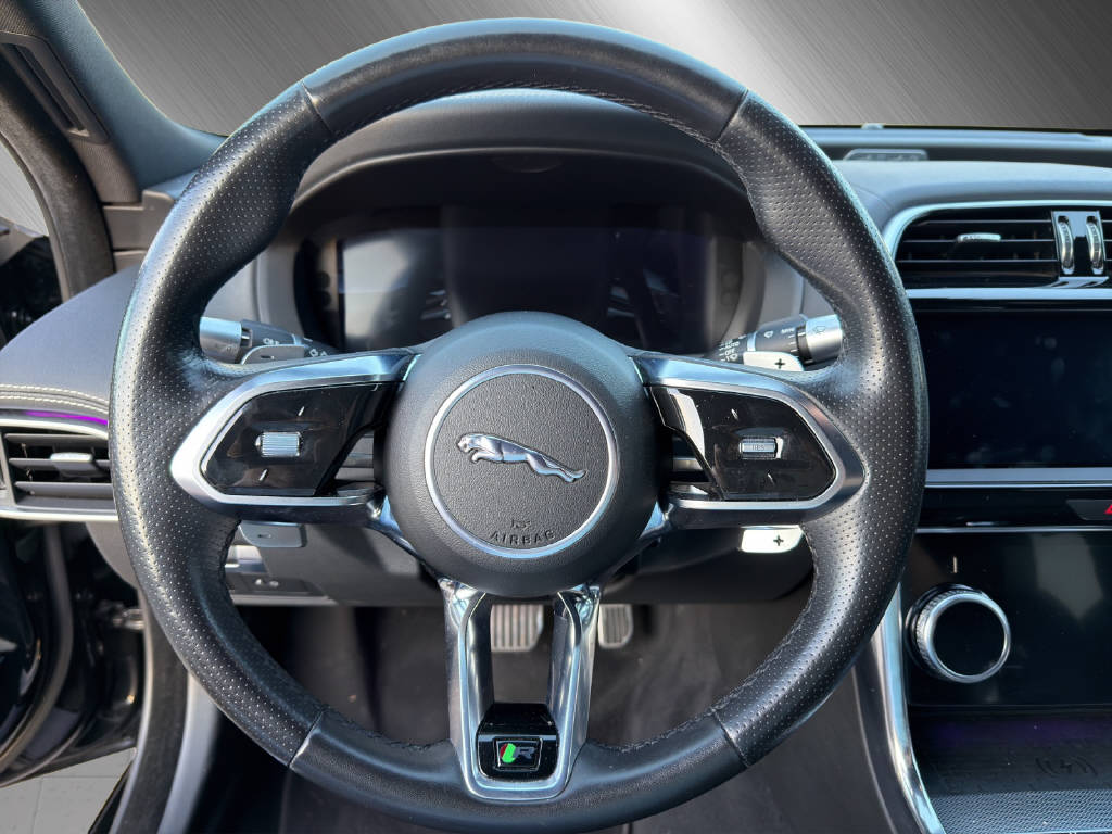 JAGUAR XE 2.0 D 180 R-Dynamic S AWD-image-9
