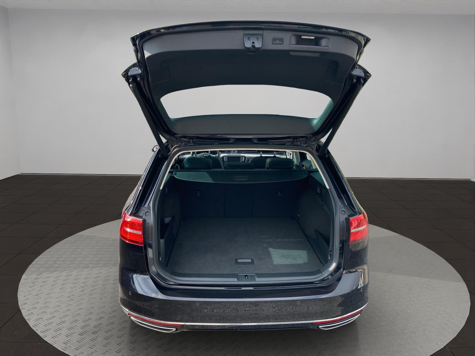 VW Passat Variant 2.0 TDI 240 SCR Highl. DSG 4m-image-16