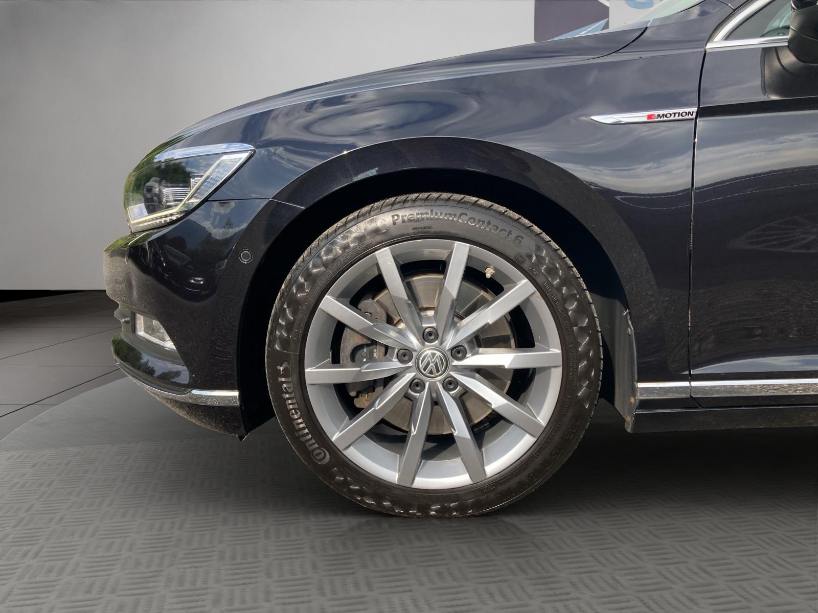 VW Passat Variant 2.0 TDI 240 SCR Highl. DSG 4m-image-18