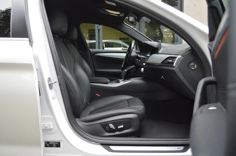 BMW 520d xDrive Touring Steptronic I Anhängerkupplung-image-6