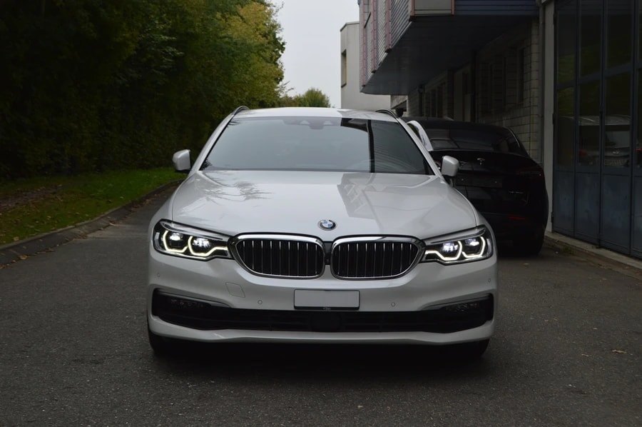 BMW 520d xDrive Touring Steptronic I Anhängerkupplung-image-1