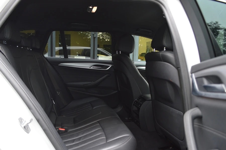 BMW 520d xDrive Touring Steptronic I Anhängerkupplung-image-8