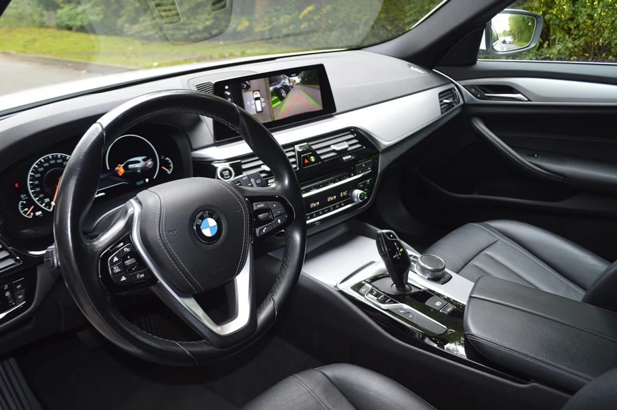BMW 520d xDrive Touring Steptronic I Anhängerkupplung-image-5