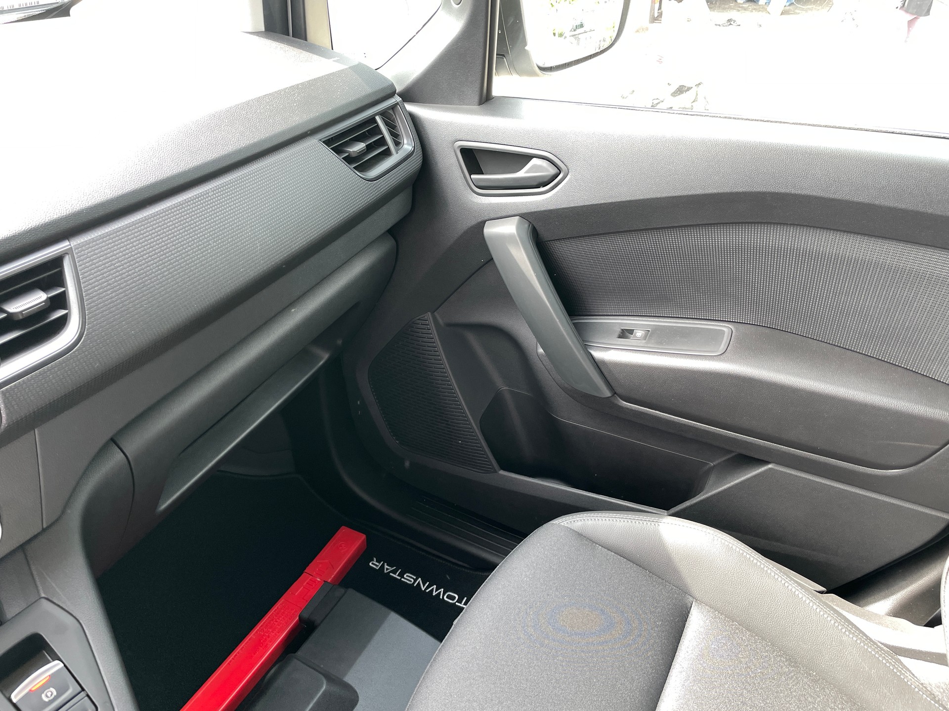NISSAN Townstar EV45 kWh 22kW L2 Acenta mit Holzboden-image-19