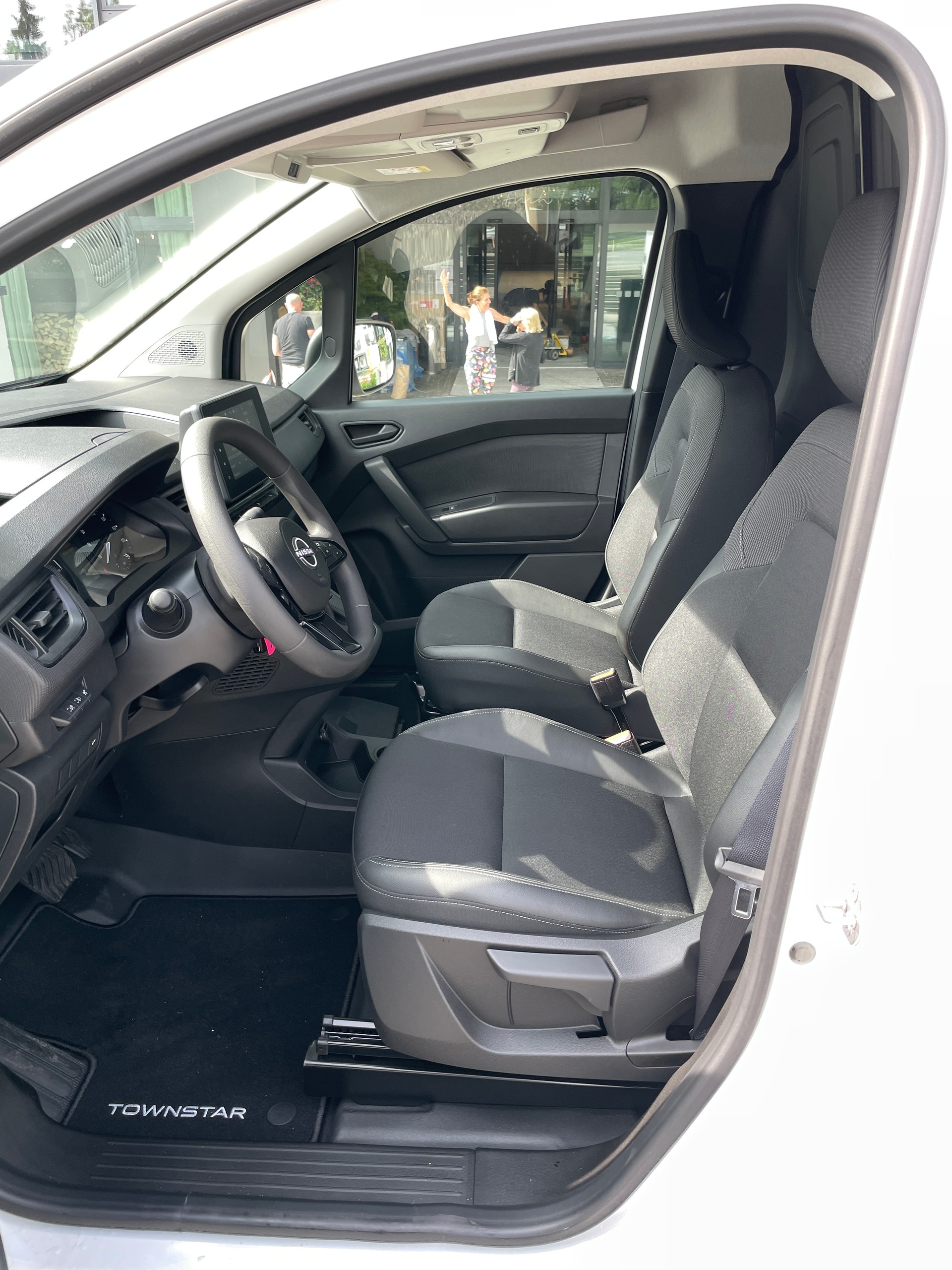 NISSAN Townstar EV45 kWh 22kW L2 Acenta mit Holzboden-image-14