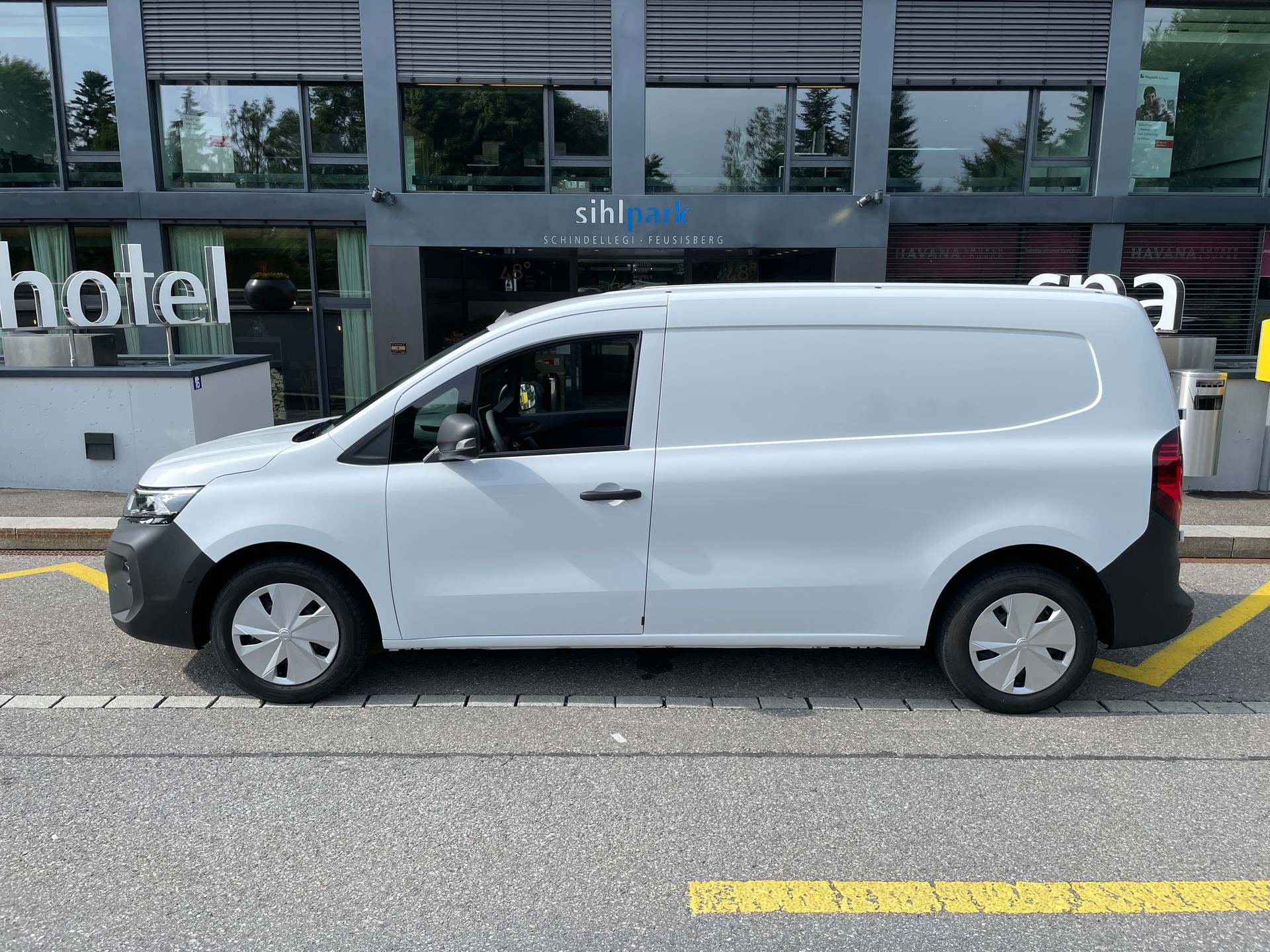 NISSAN Townstar EV45 kWh 22kW L2 Acenta mit Holzboden-image-11