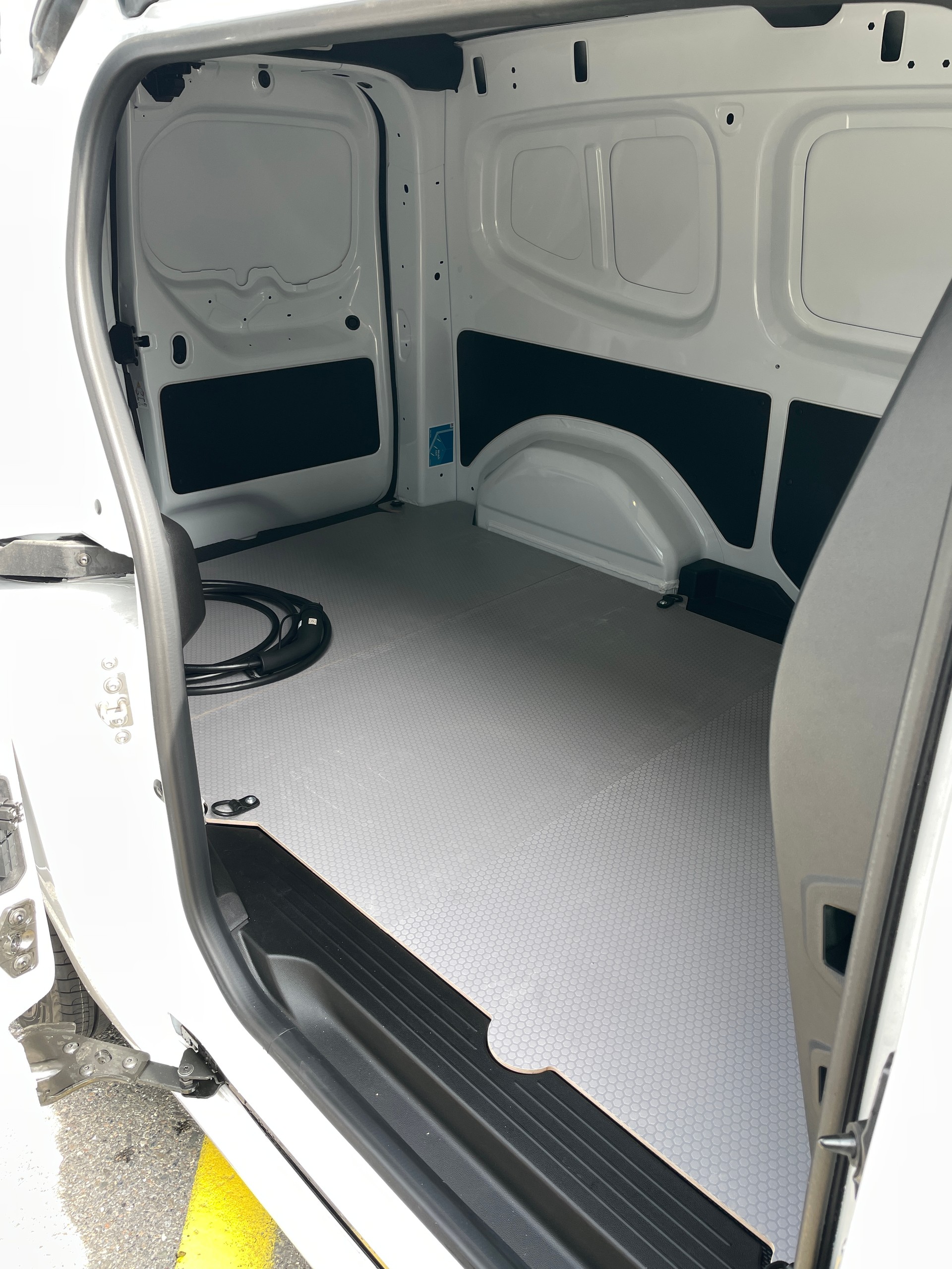 NISSAN Townstar EV45 kWh 22kW L2 Acenta mit Holzboden-image-5