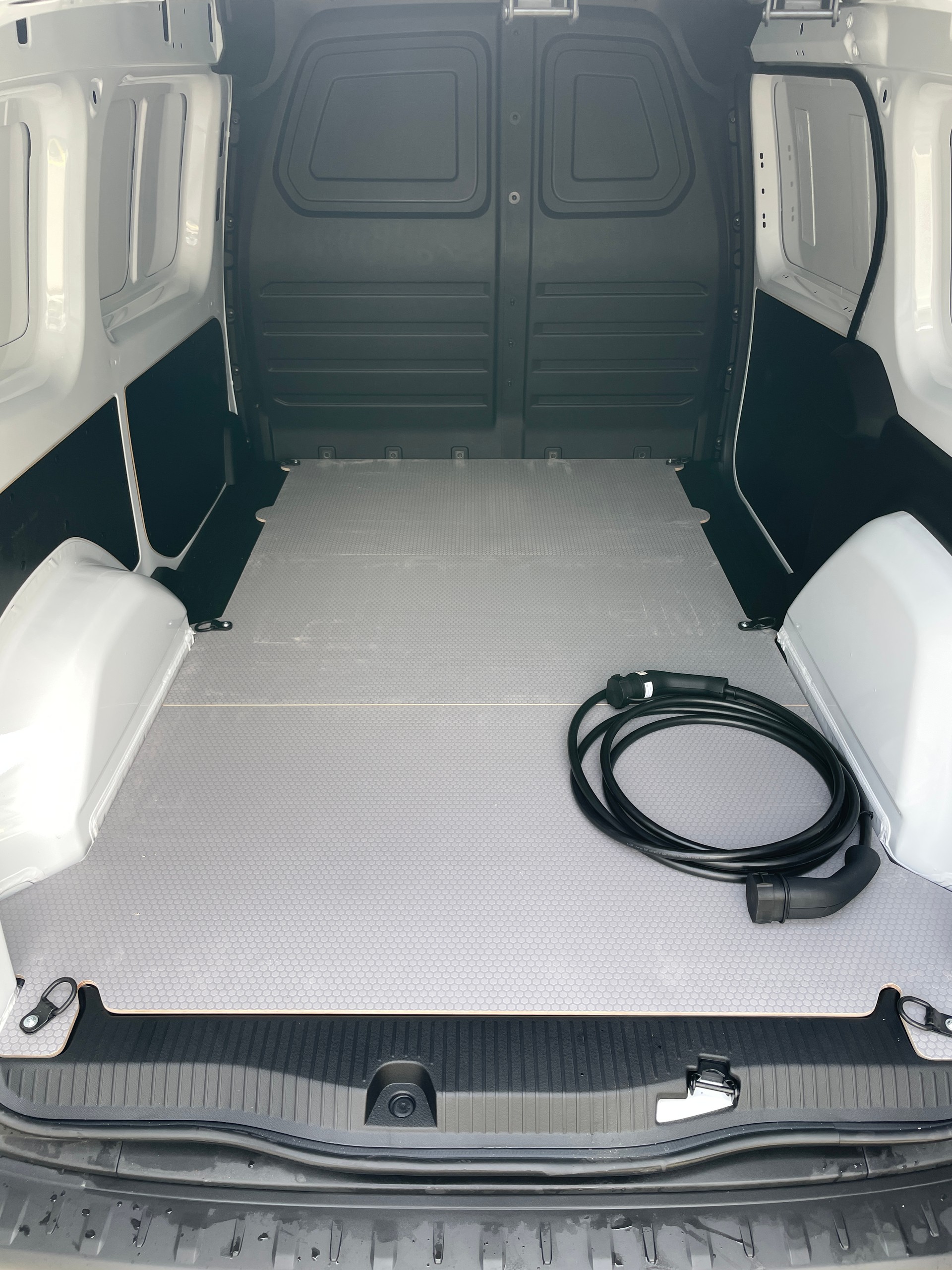 NISSAN Townstar EV45 kWh 22kW L2 Acenta mit Holzboden-image-9