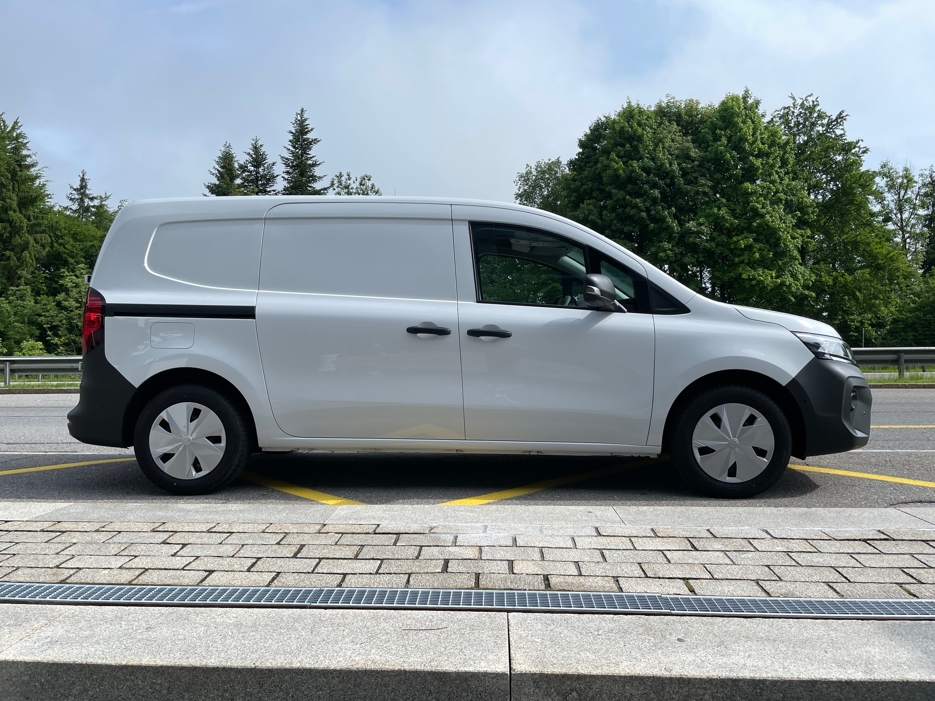 NISSAN Townstar EV45 kWh 22kW L2 Acenta mit Holzboden-image-3